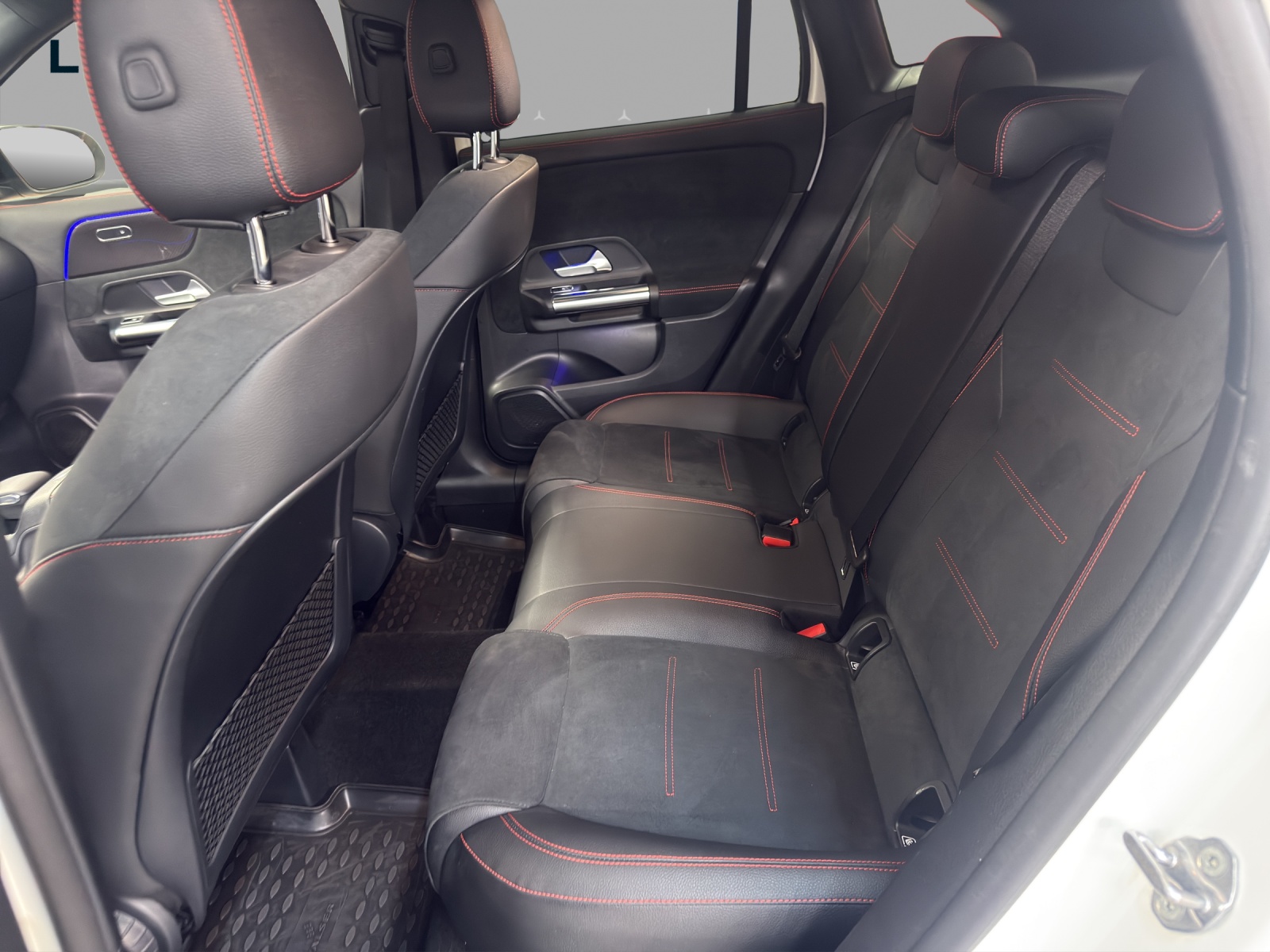 MERCEDES-BENZ GLA 200 d 4M - AMG / Rückfahrkamera / AHK / Ambiente-Beleuchtung-image-13
