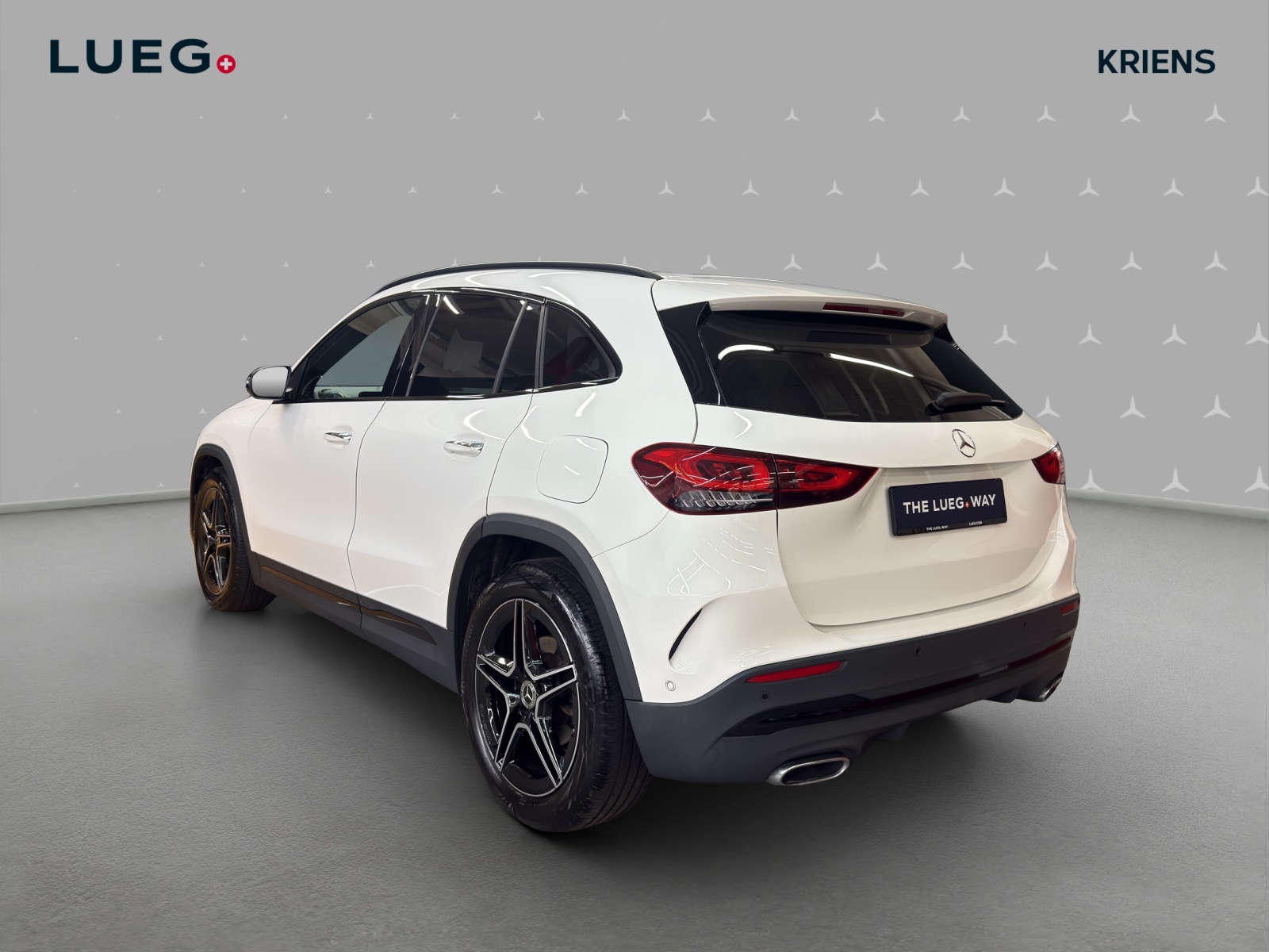 MERCEDES-BENZ GLA 200 d 4M - AMG / Rückfahrkamera / AHK / Ambiente-Beleuchtung-image-2