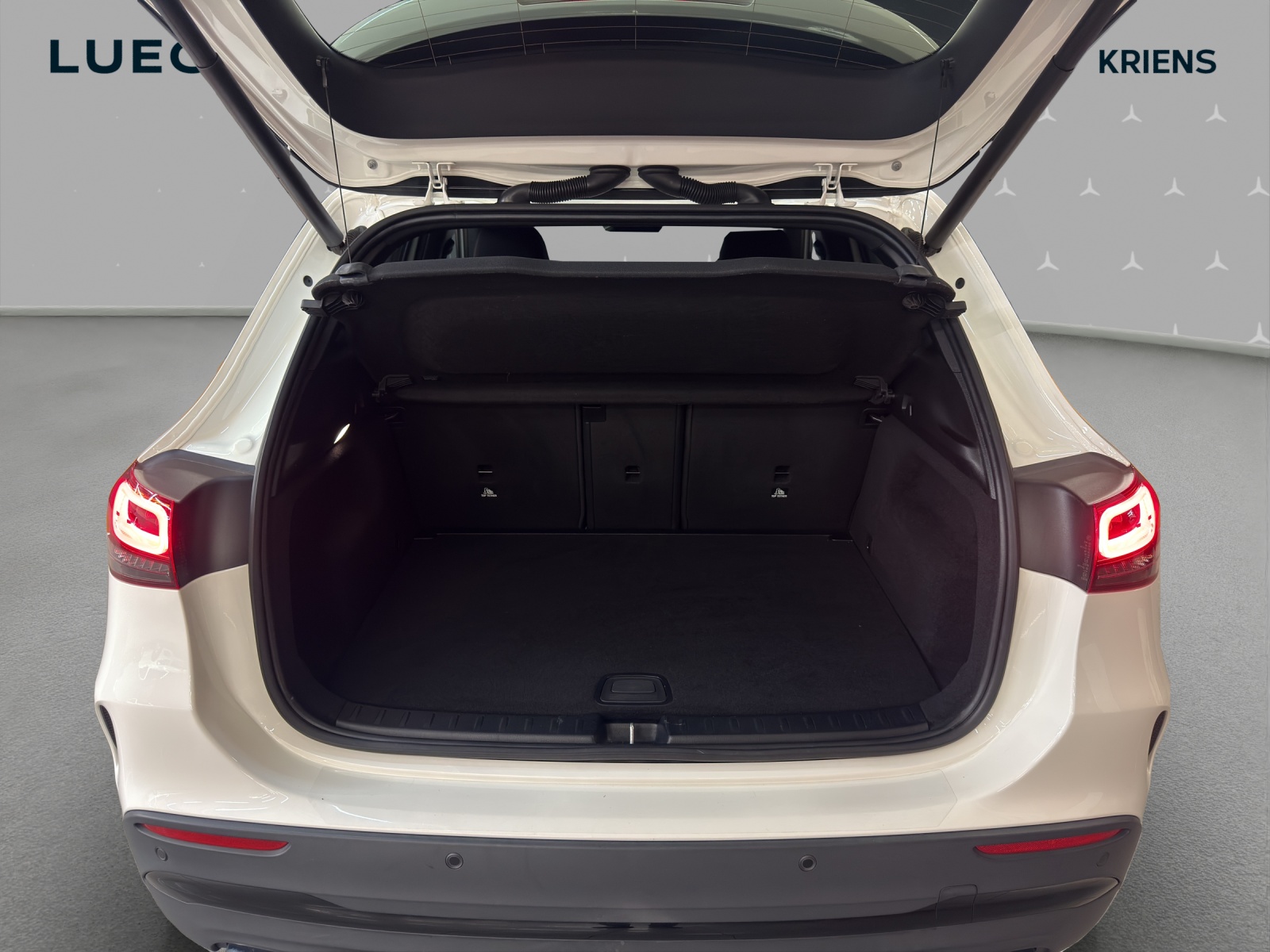 MERCEDES-BENZ GLA 200 d 4M - AMG / Rückfahrkamera / AHK / Ambiente-Beleuchtung-image-14