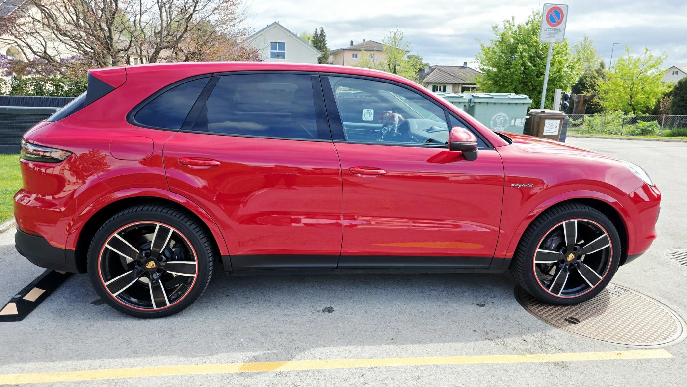 PORSCHE Cayenne E-Hybrid-image-4