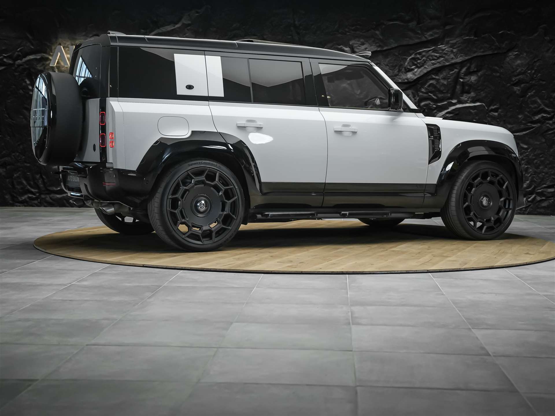 LAND ROVER Defender 110 5.0 V8 SC *URBAN*24" Felgen*AHK*-image-5