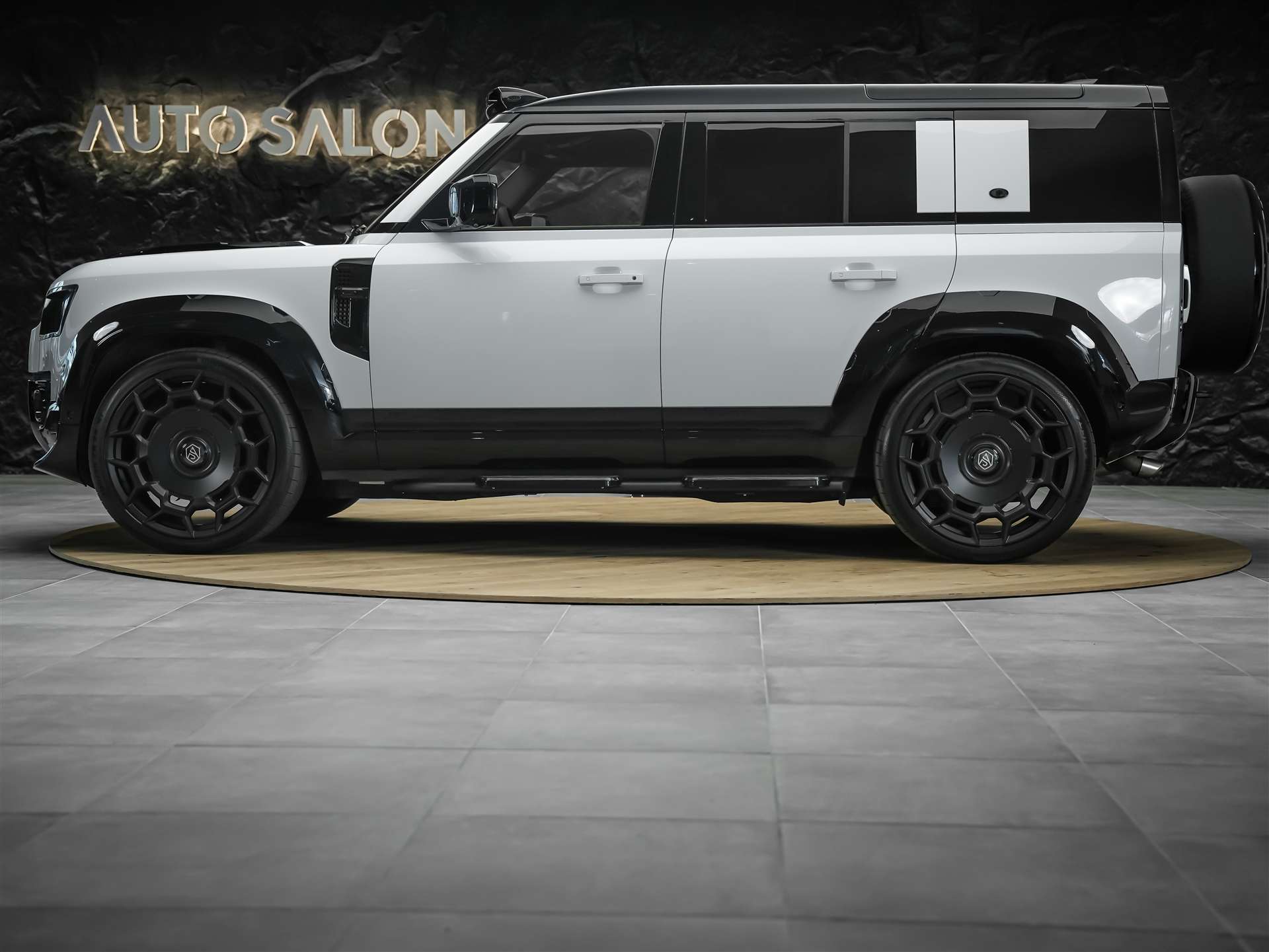 LAND ROVER Defender 110 5.0 V8 SC *URBAN*24" Felgen*AHK*-showroom-element-2