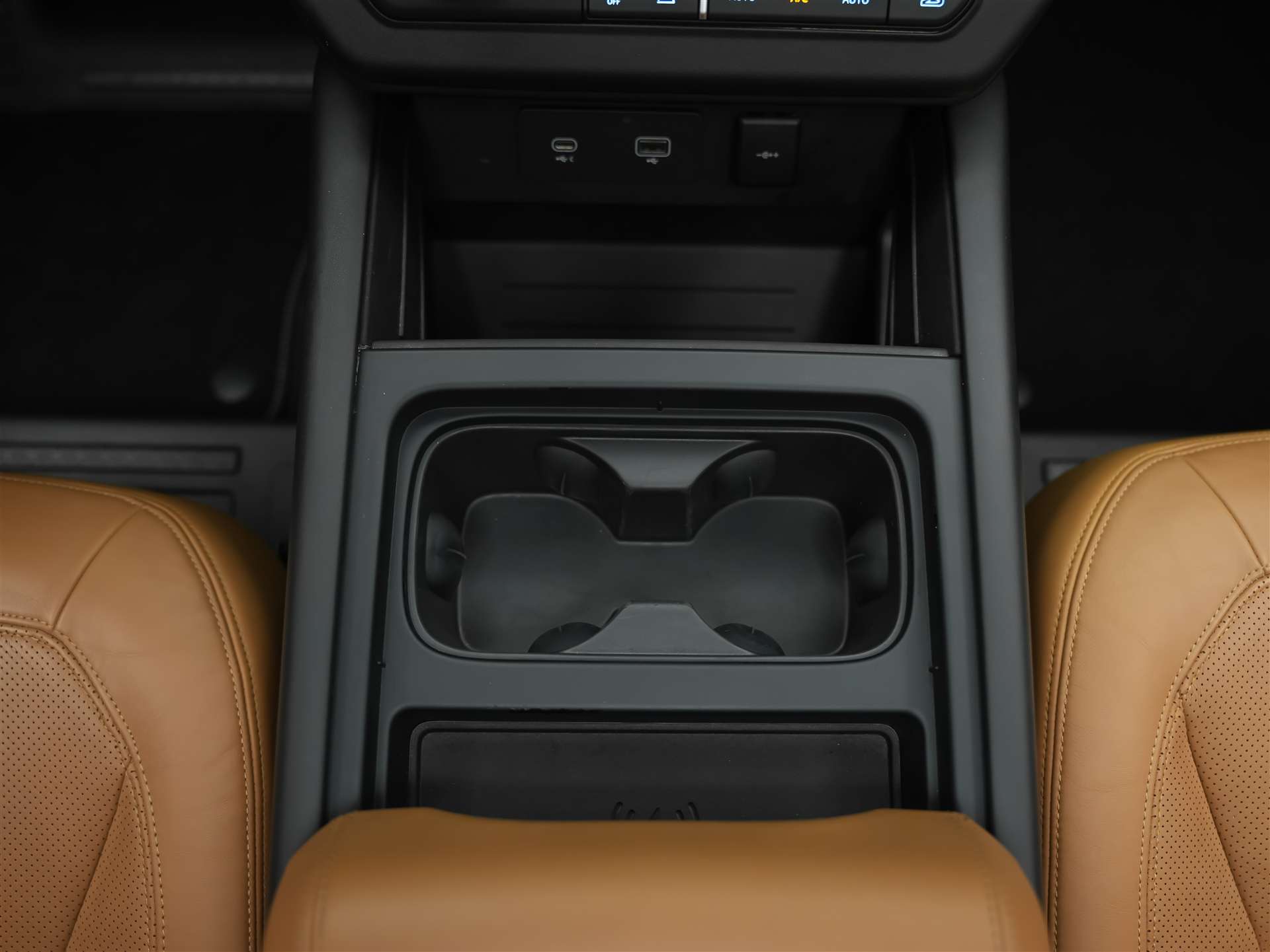 LAND ROVER Defender 110 5.0 V8 SC *URBAN*24" Felgen*AHK*-image-26