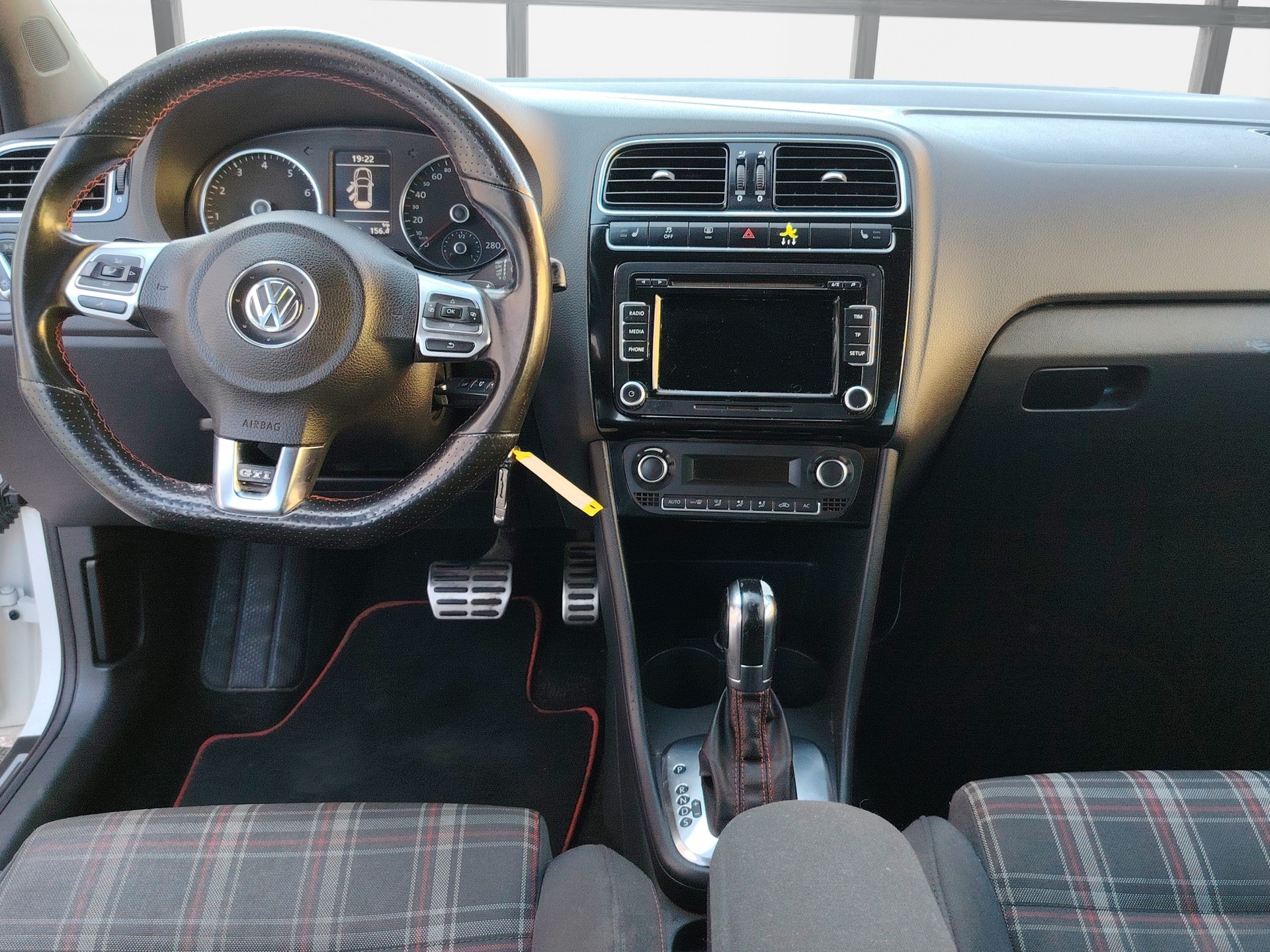 VW Polo 1.4 TSI GTI Carbon Edition DSG-image-11