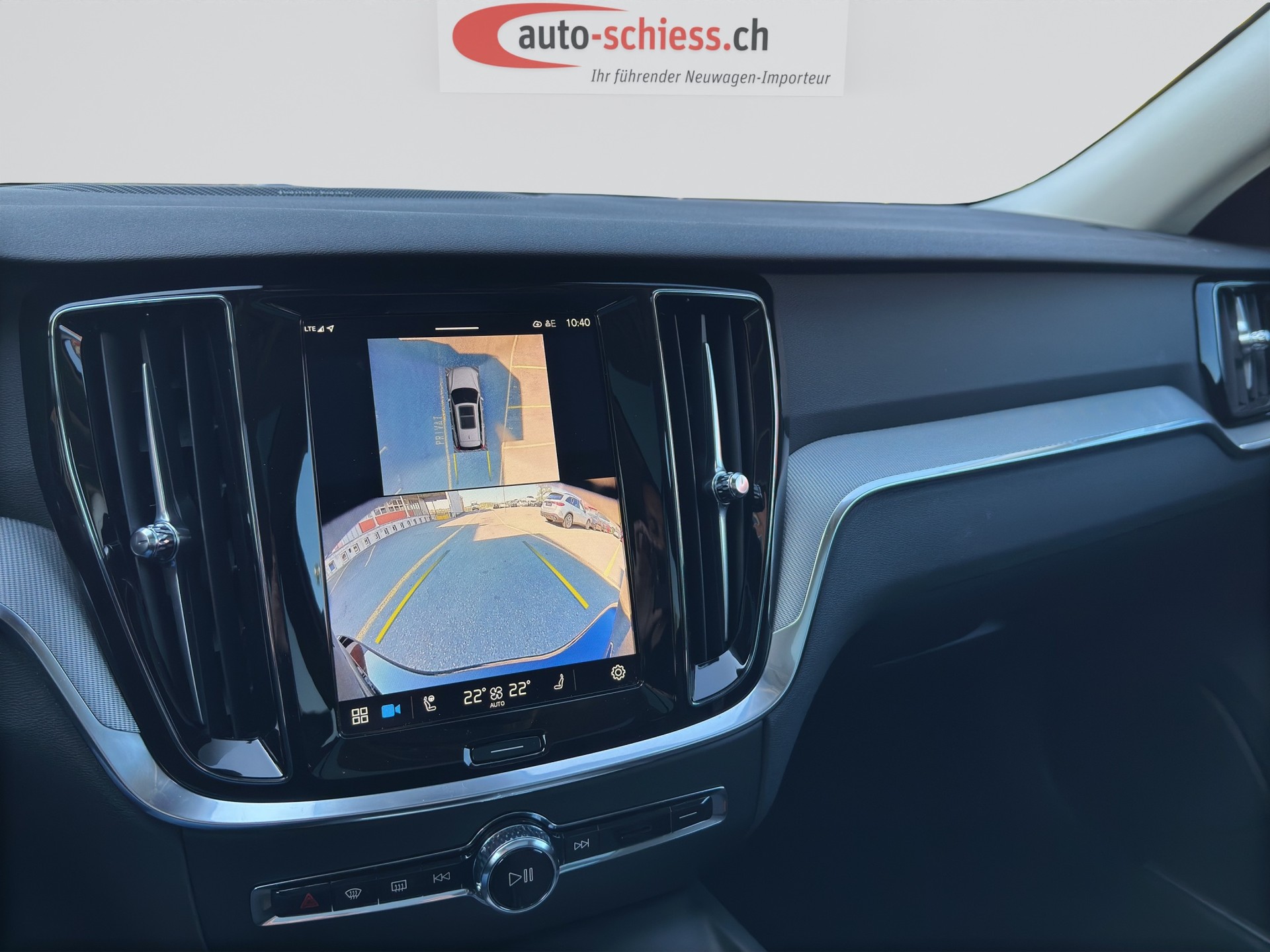VOLVO V60 B4 Plus Dark DCT-image-13