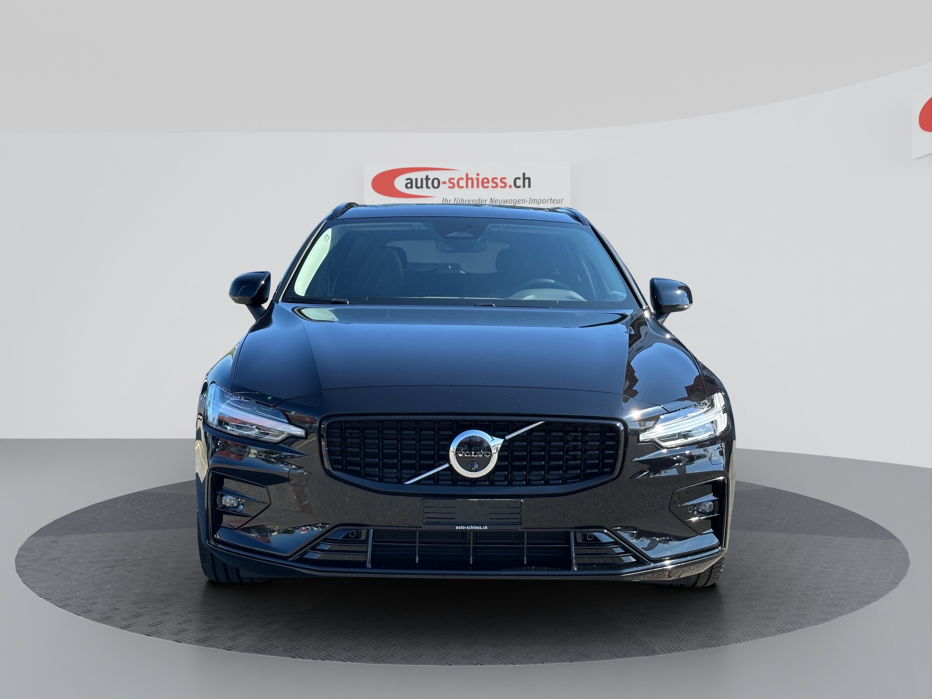 VOLVO V60 B4 Plus Dark DCT-image-1