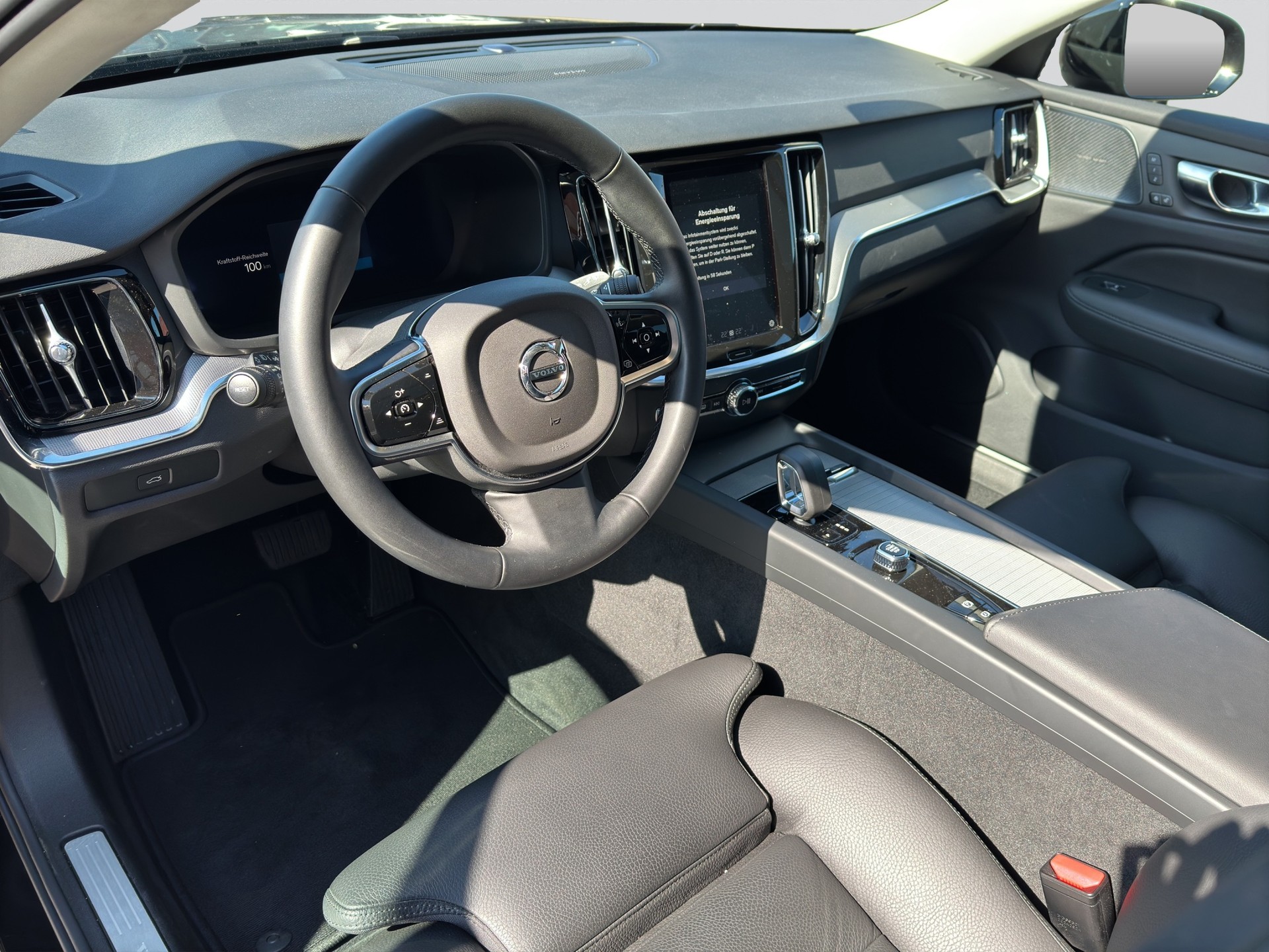 VOLVO V60 B4 Plus Dark DCT-image-6