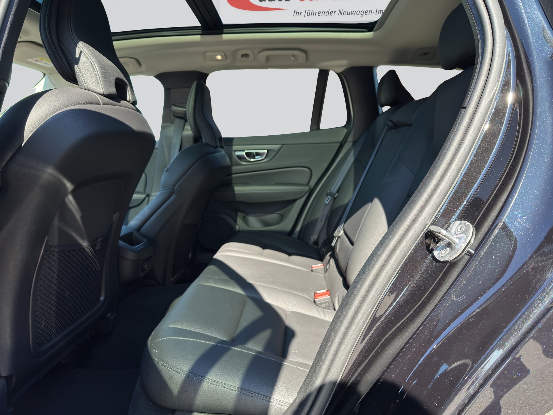 VOLVO V60 B4 Plus Dark DCT-image-7
