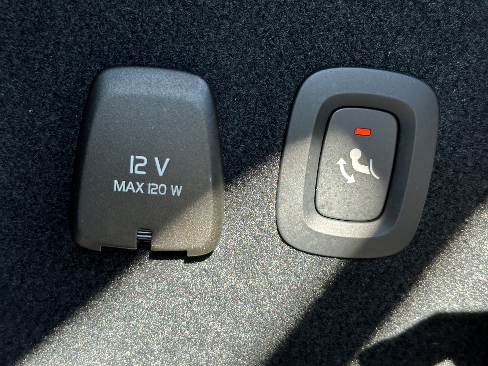 VOLVO V60 B4 Plus Dark DCT-image-17