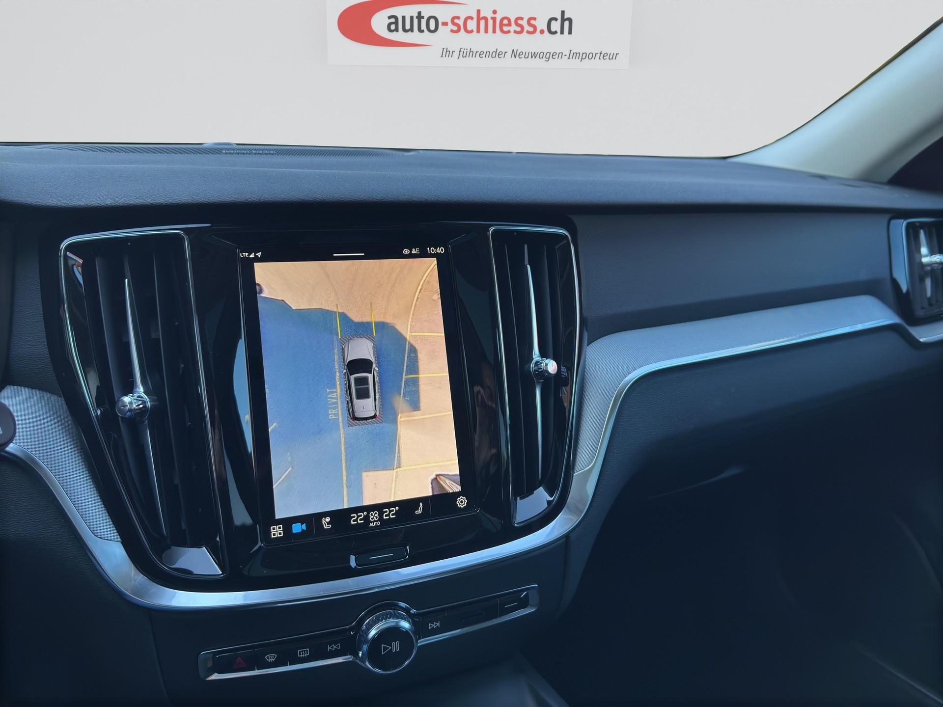 VOLVO V60 B4 Plus Dark DCT-image-14
