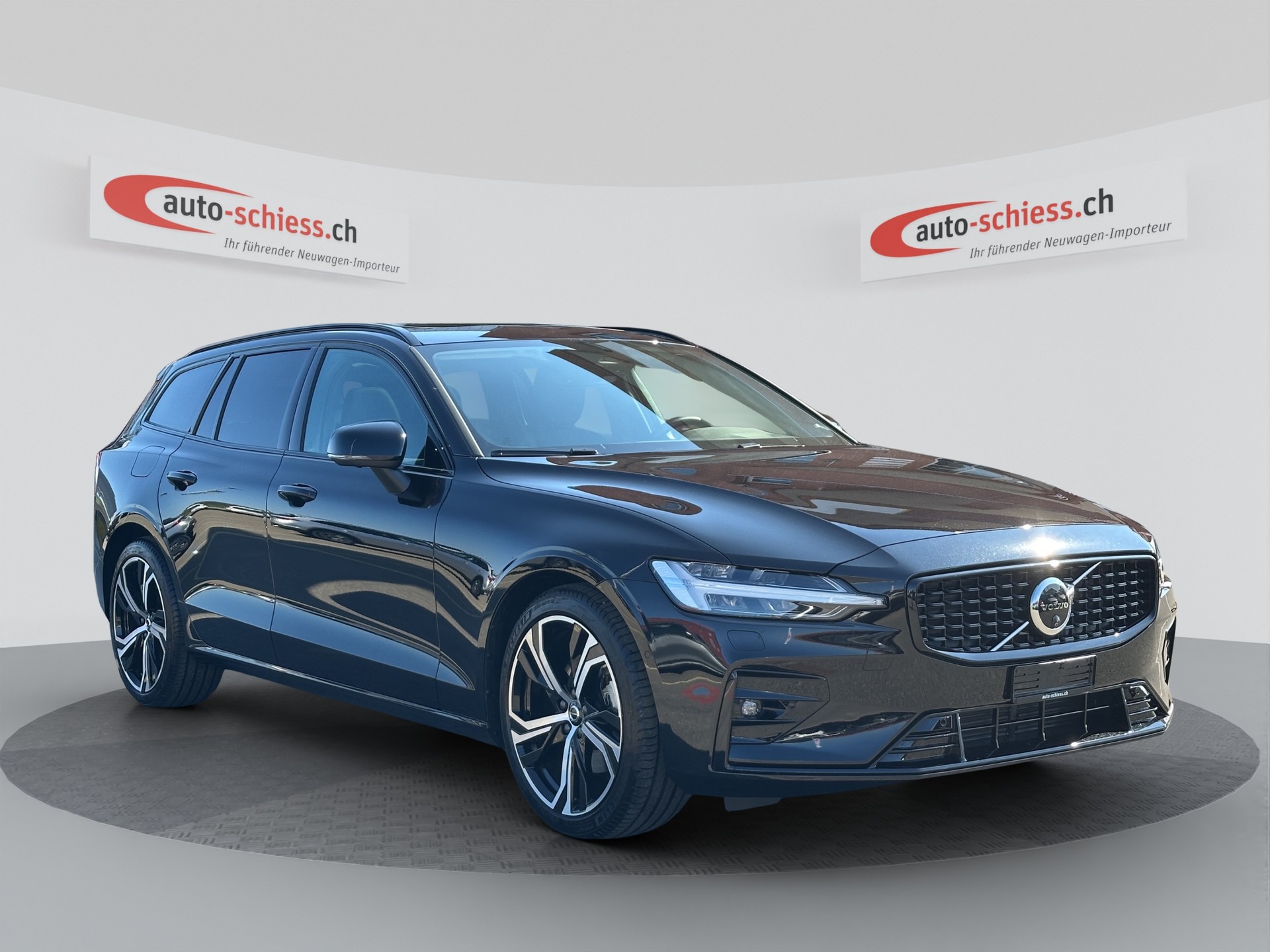 VOLVO V60 B4 Plus Dark DCT-image-0
