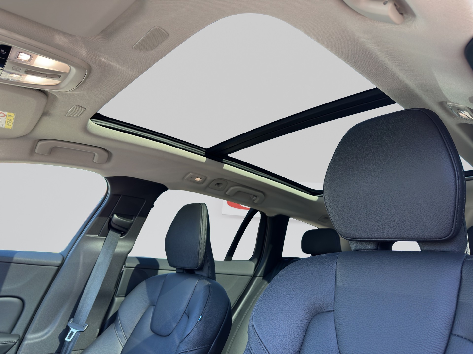 VOLVO V60 B4 Plus Dark DCT-image-18