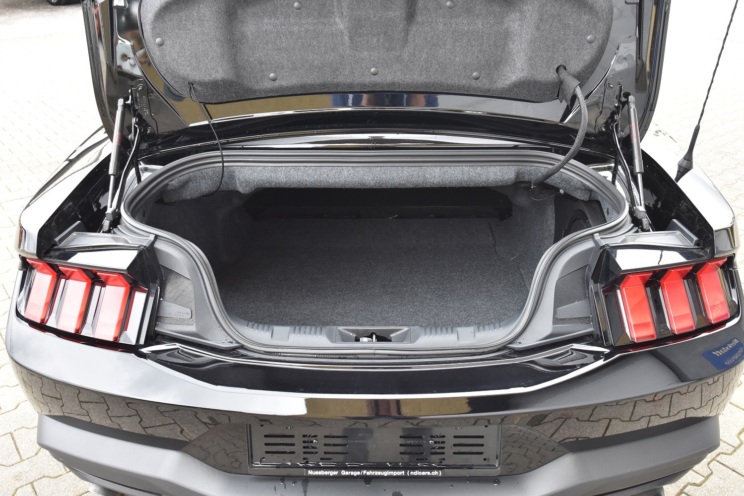 FORD Mustang Convertible 5.0 V8 GT Automat-image-8