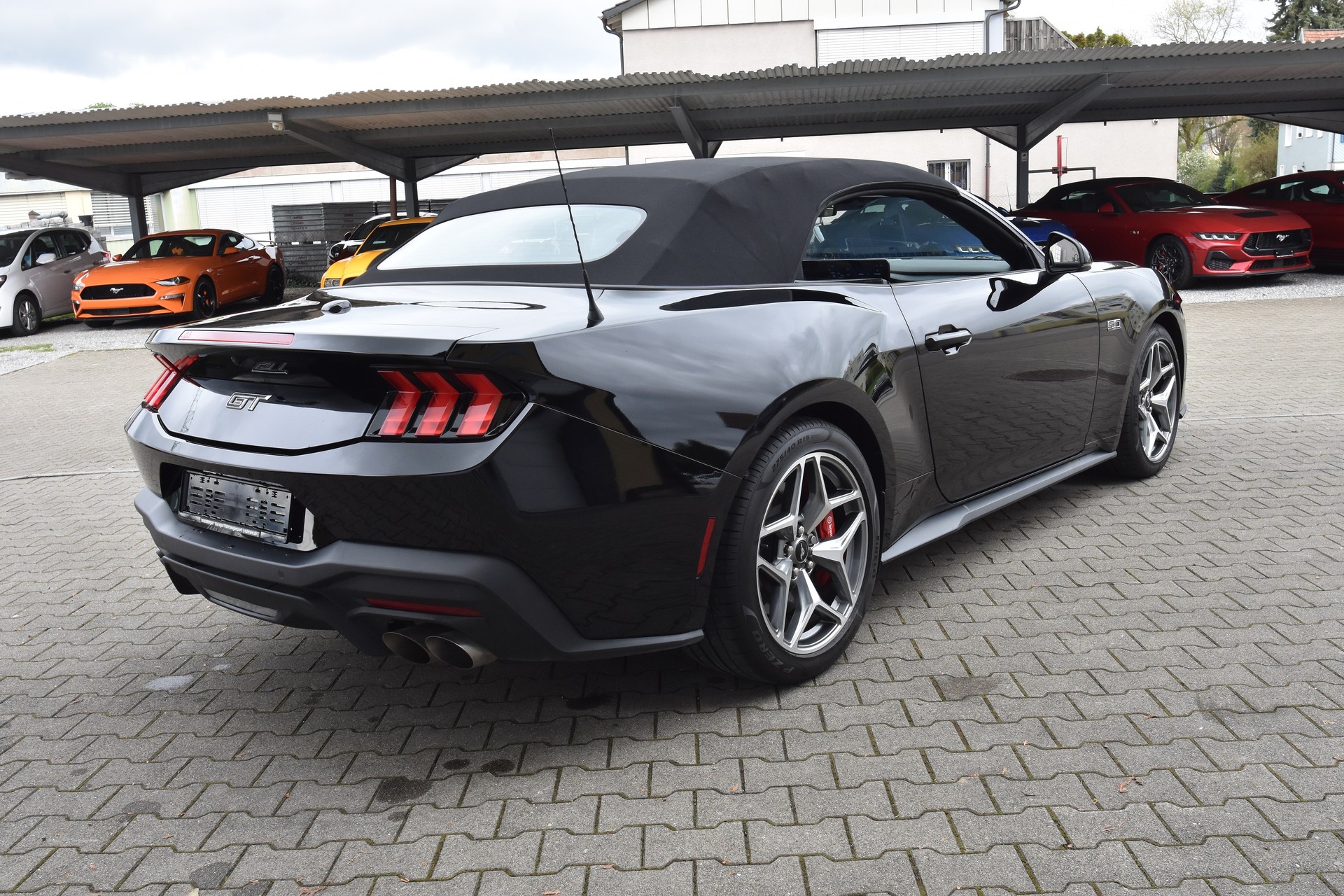 FORD Mustang Convertible 5.0 V8 GT Automat-image-1