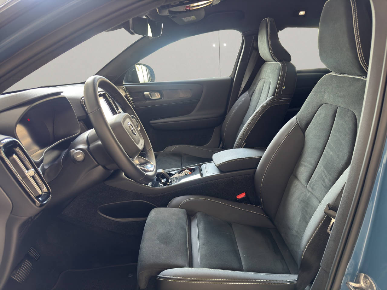 VOLVO C40 P8 Twin Recharge AWD-image-10