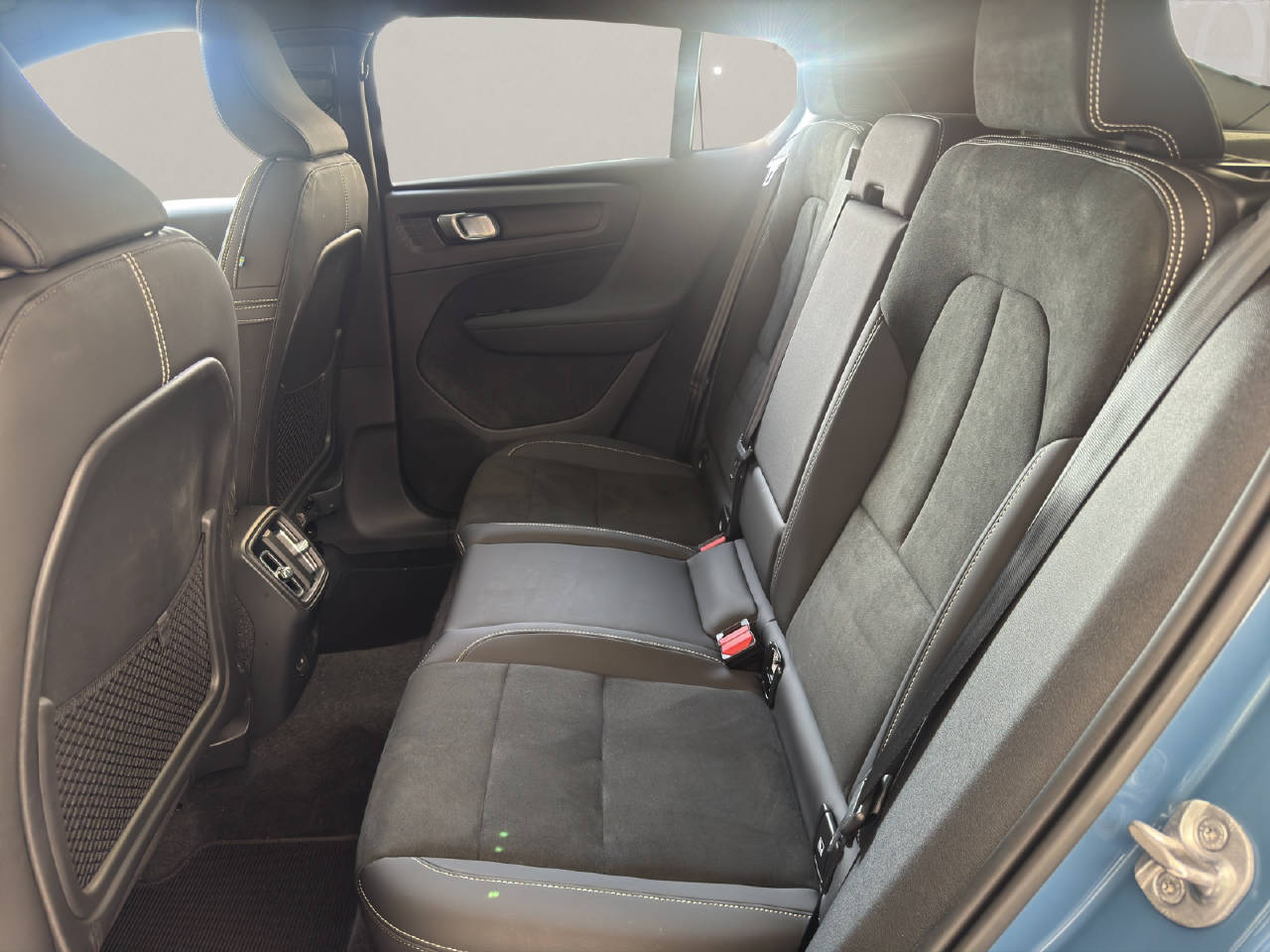 VOLVO C40 P8 Twin Recharge AWD-showroom-element-3