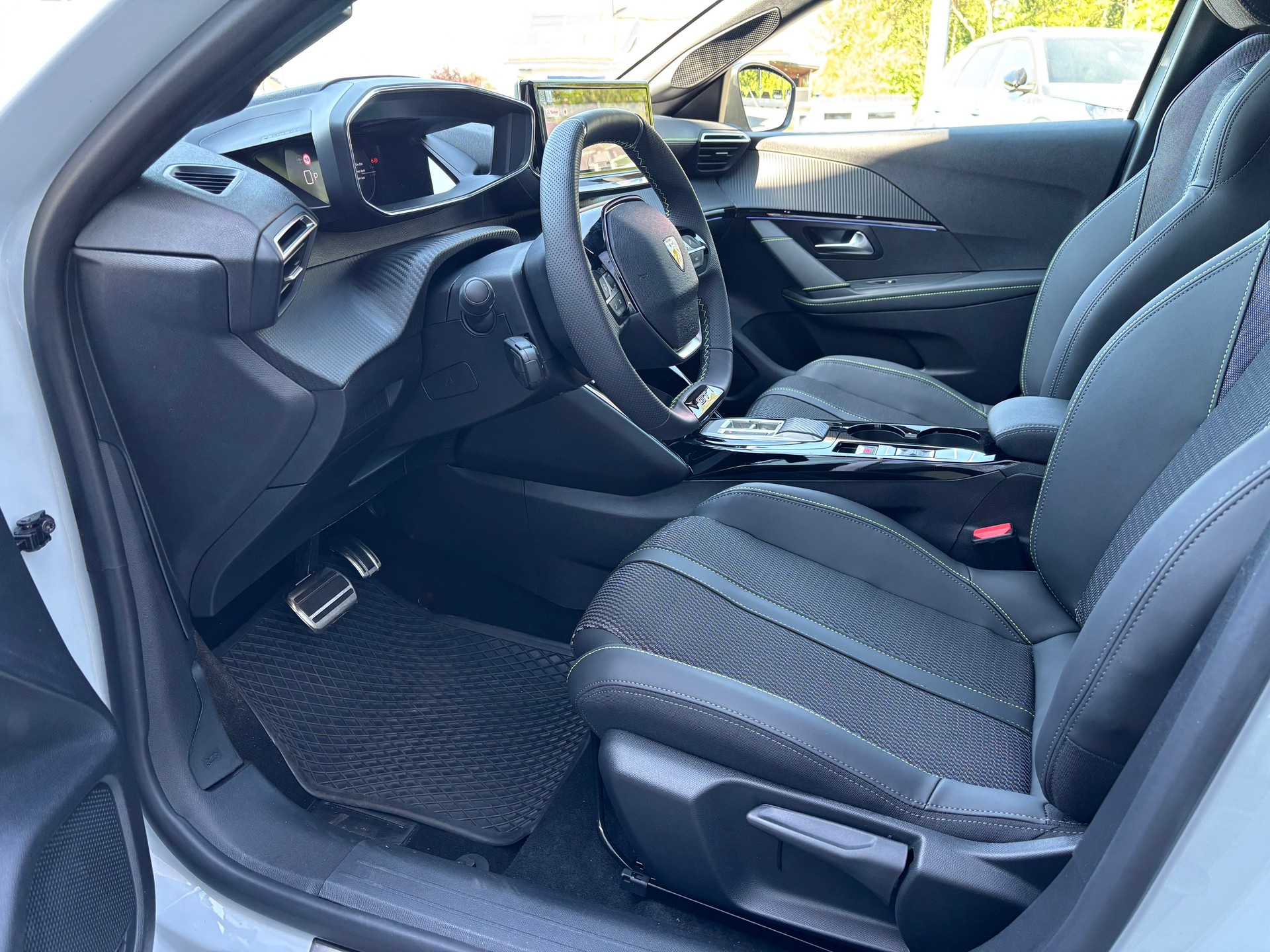 PEUGEOT 208 GT Elektrik 115kW-image-9