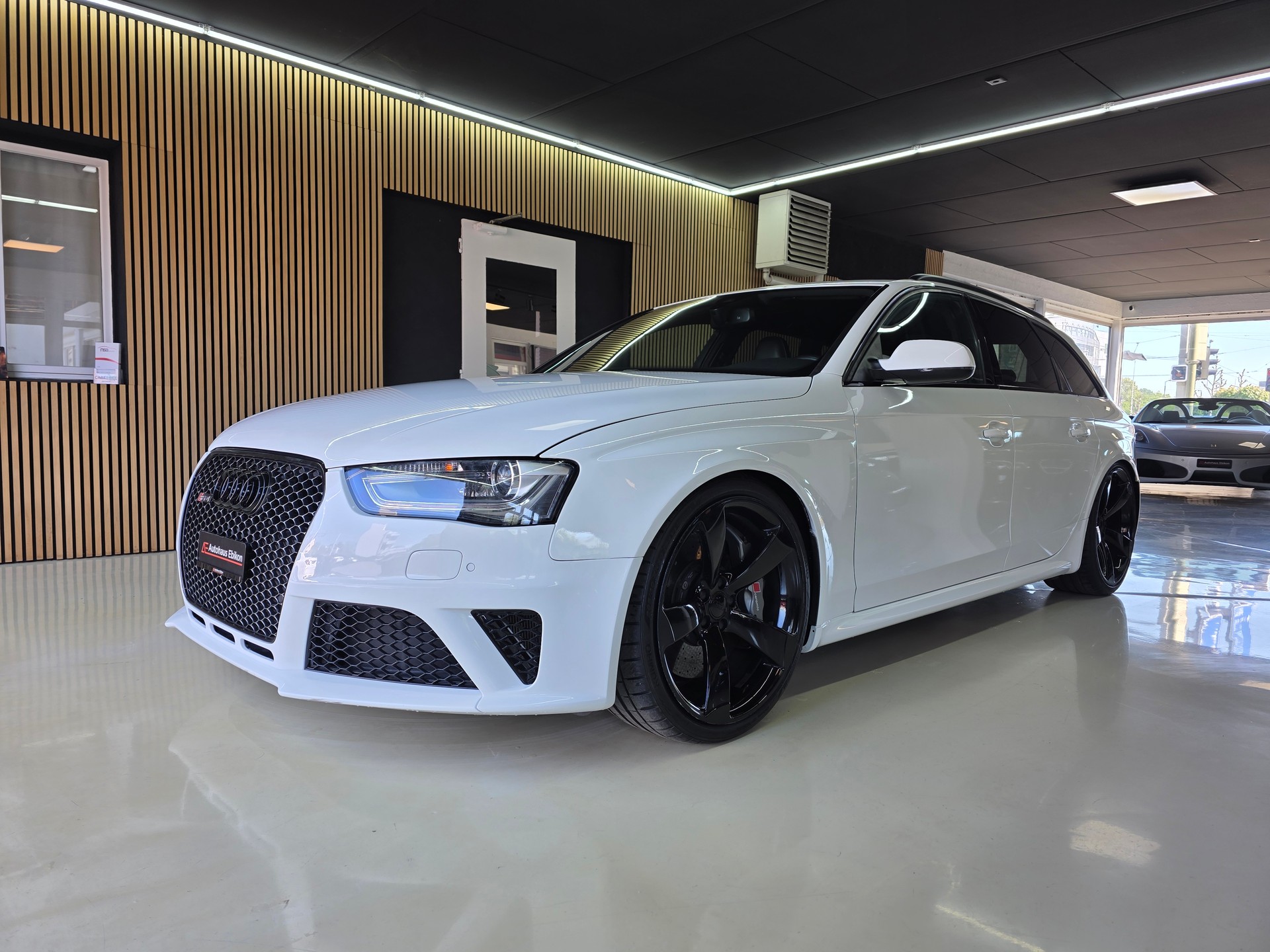 AUDI RS4 Avant 4.2 FSI V8 quattro S-tronic MTM-showroom-element-2