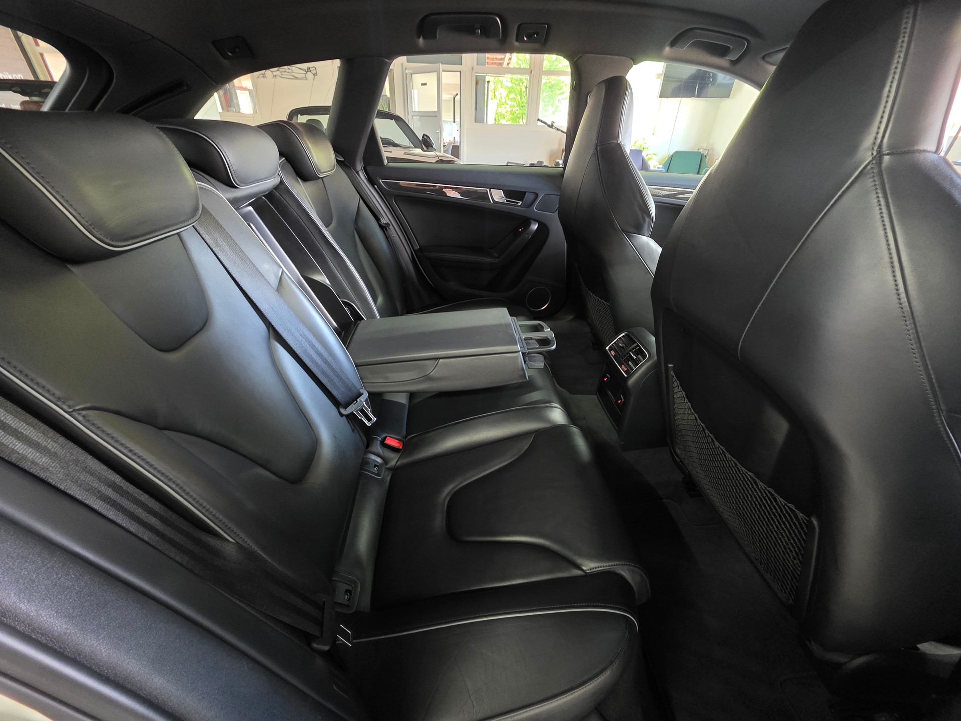 AUDI RS4 Avant 4.2 FSI V8 quattro S-tronic MTM-image-16