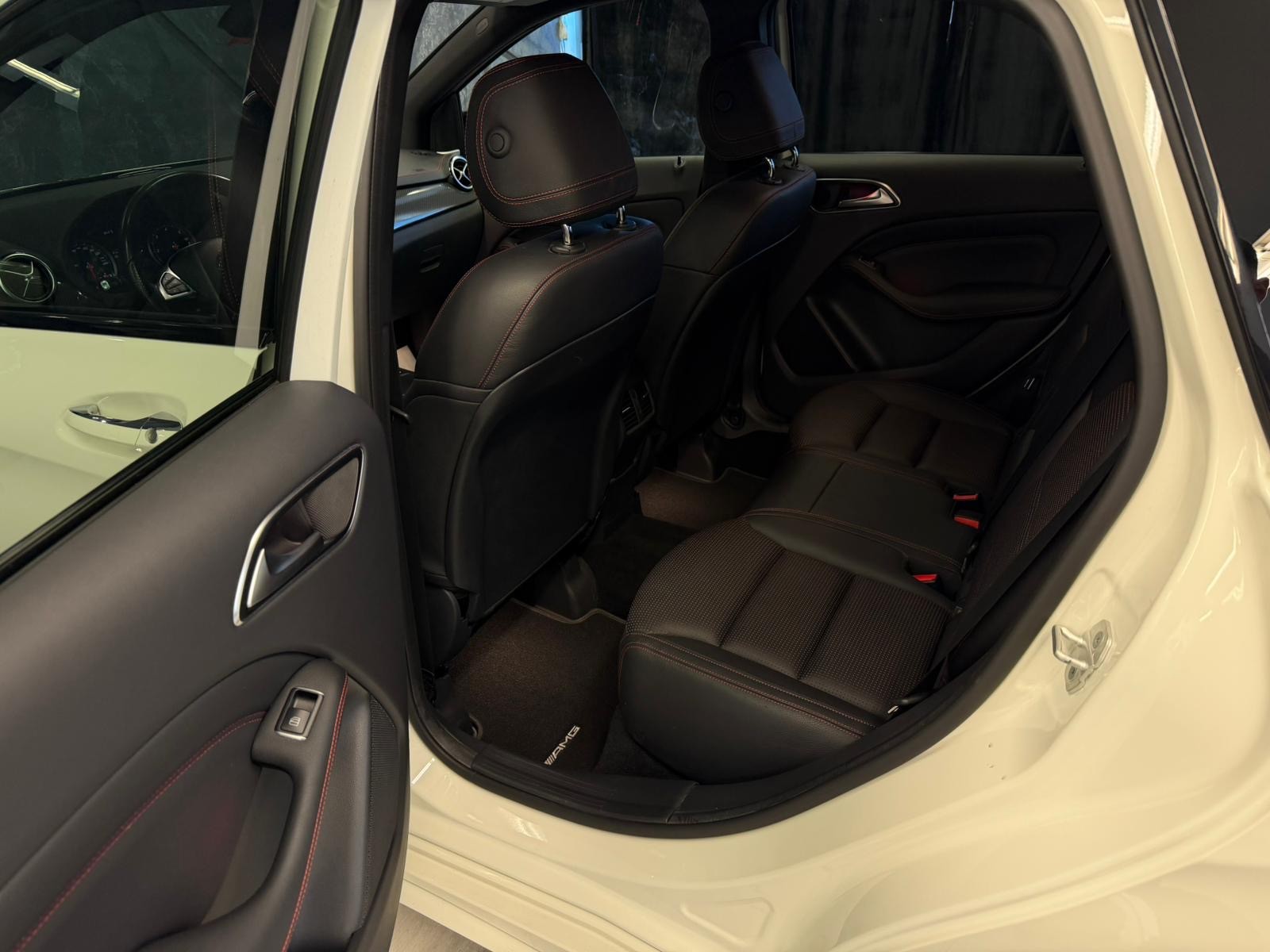 MERCEDES-BENZ B 220 CDI Swiss Star Edition AMG Line 4Matic-image-12