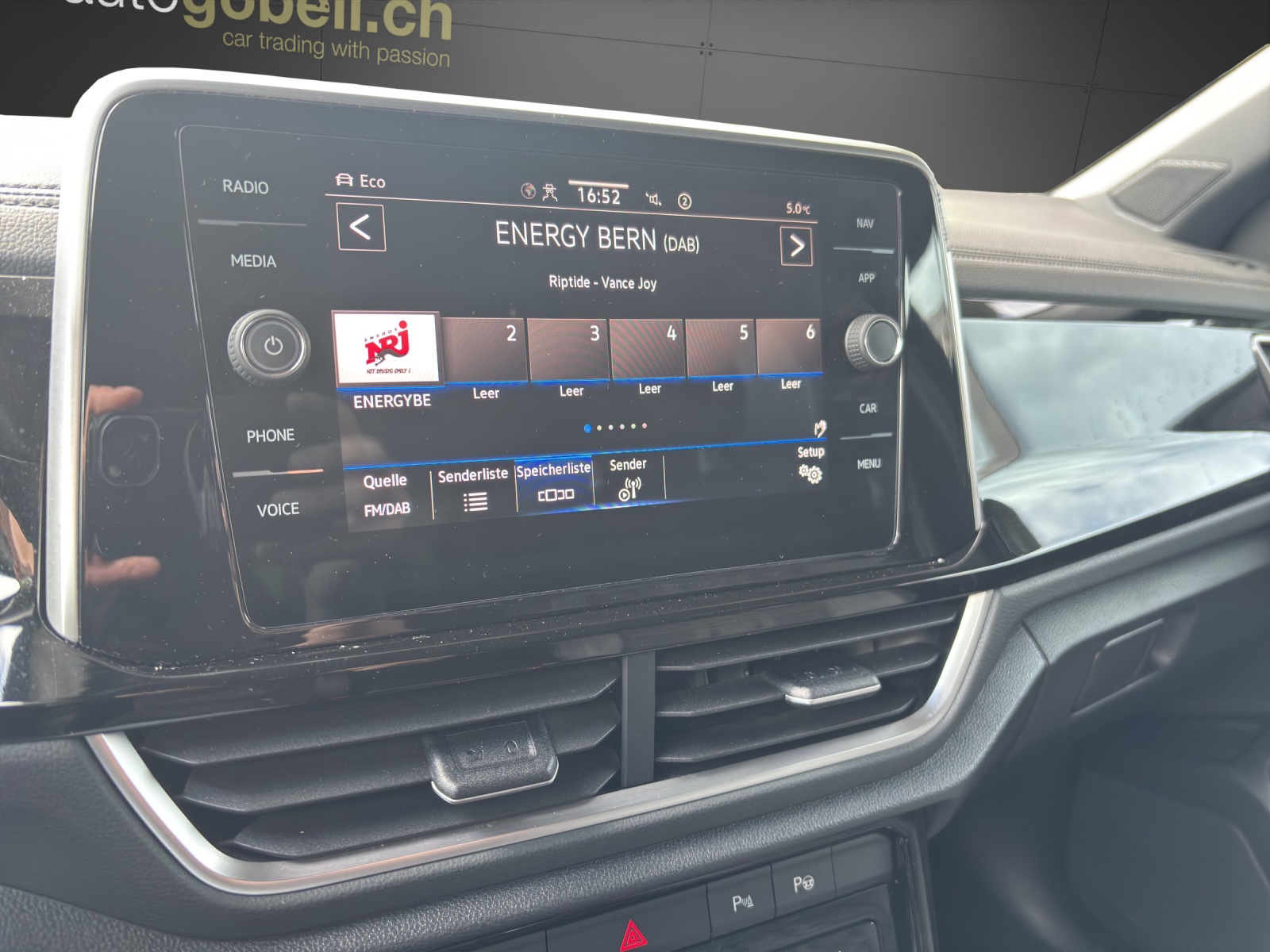 VW T-Roc 2.0 TSI R-Line DSG 4Motion-image-8