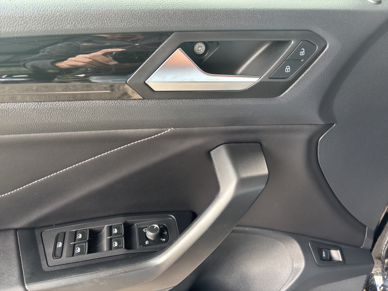 VW T-Roc 2.0 TSI R-Line DSG 4Motion-image-10