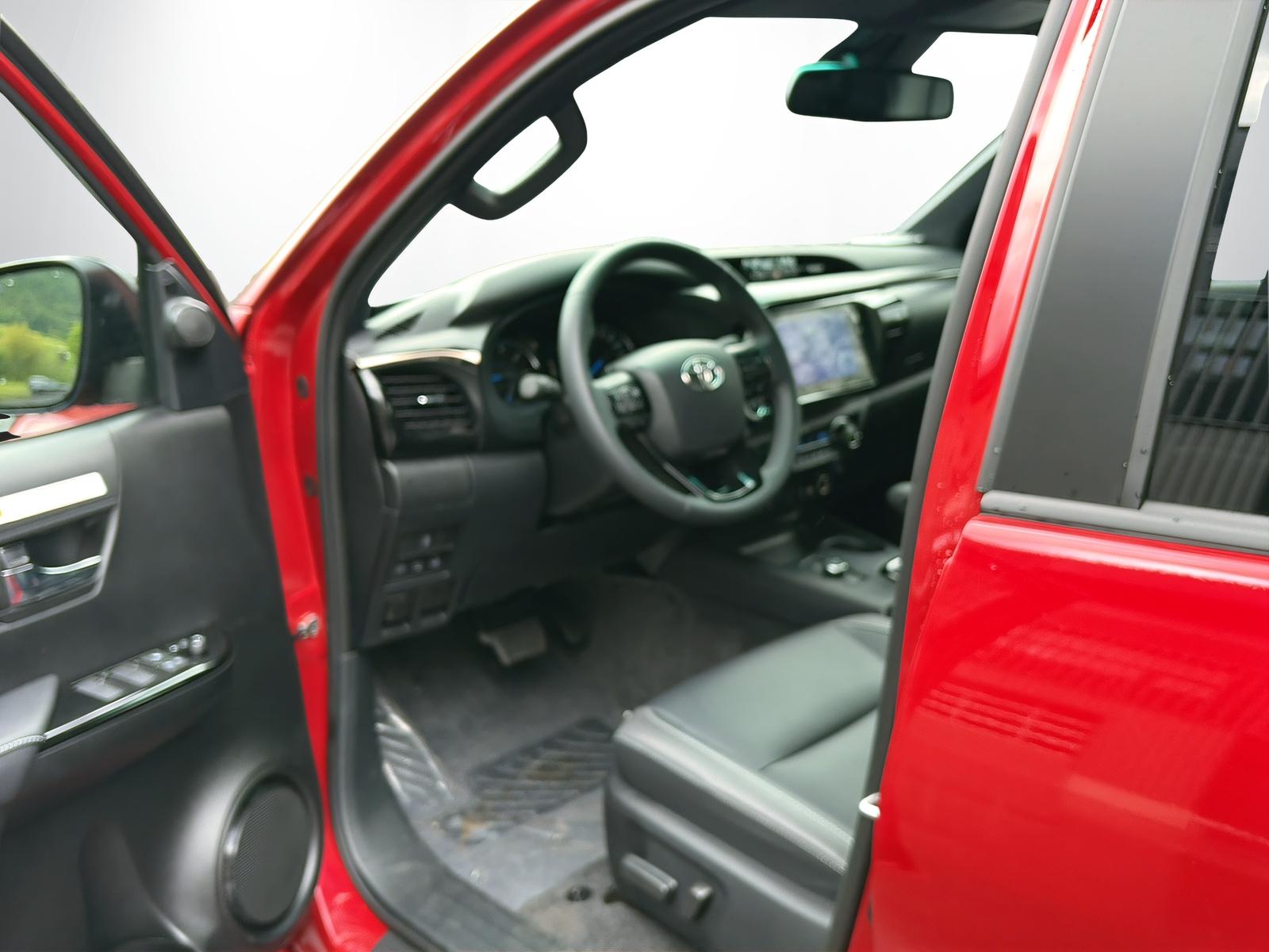 TOYOTA Hilux Double Cab.-Pick-up 2.8 D-4D MHEV 204 Invincible-image-6