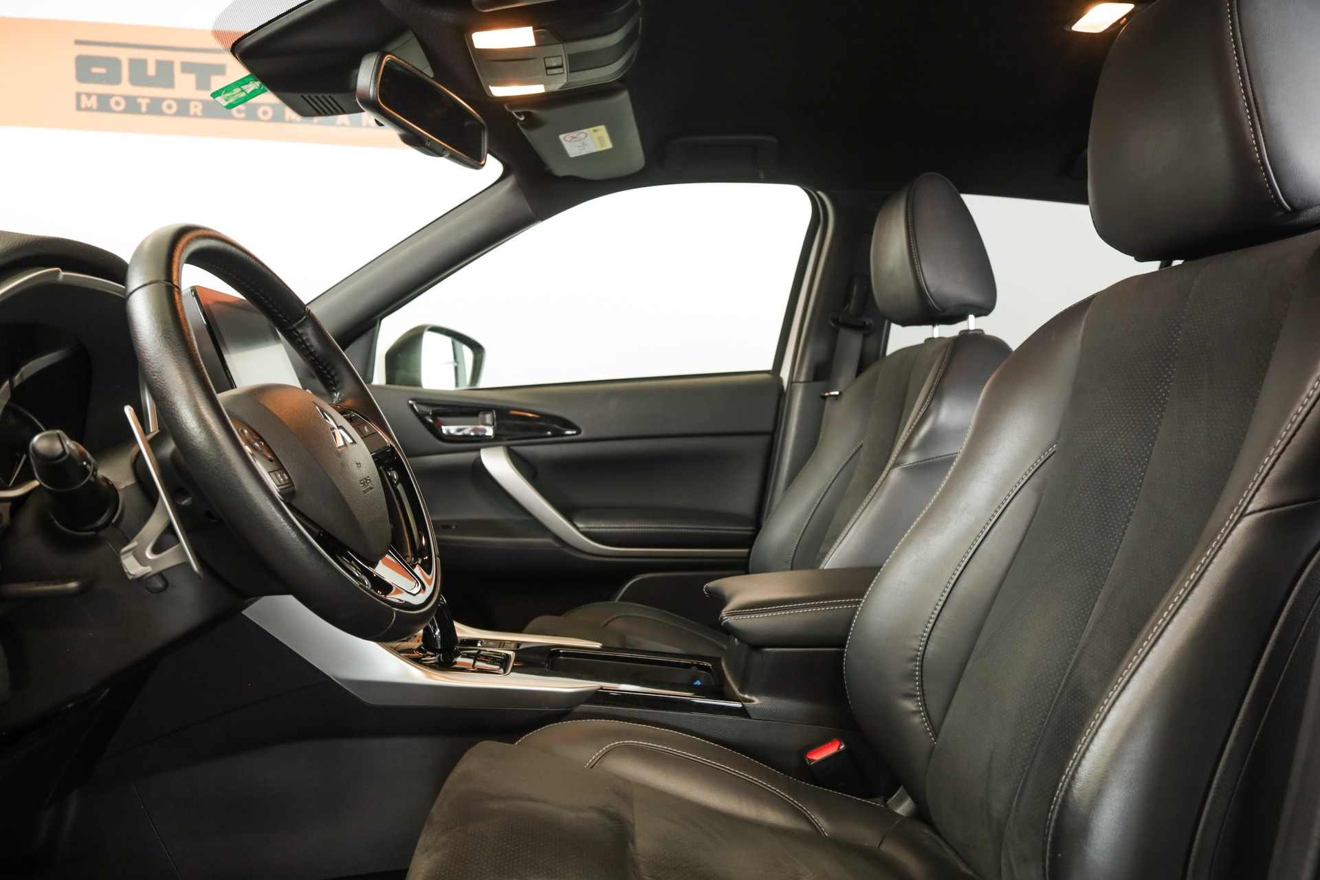 MITSUBISHI Eclipse Cross 2.4 PHEV Instyle+ 4WD-image-6