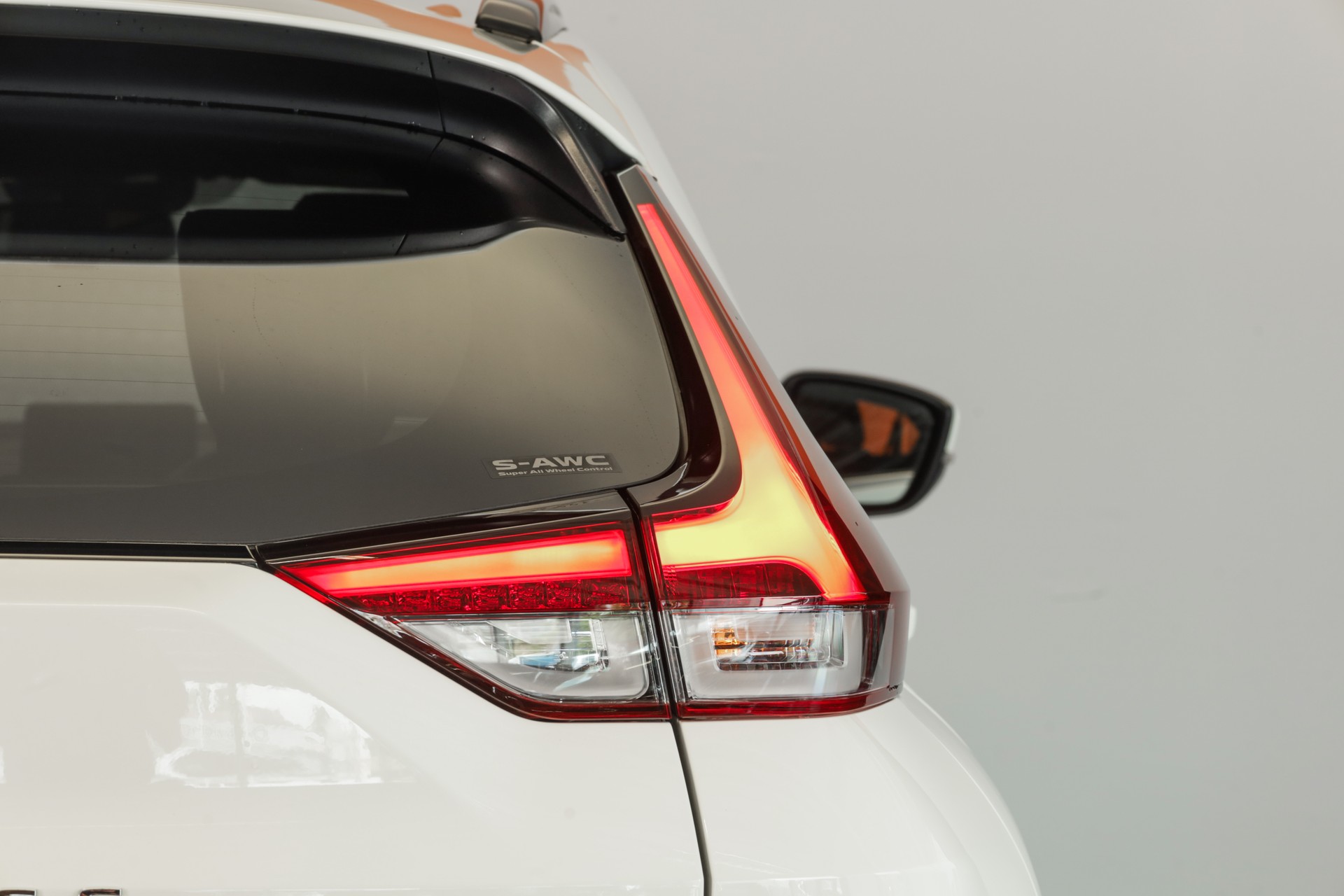 MITSUBISHI Eclipse Cross 2.4 PHEV Instyle+ 4WD-image-5