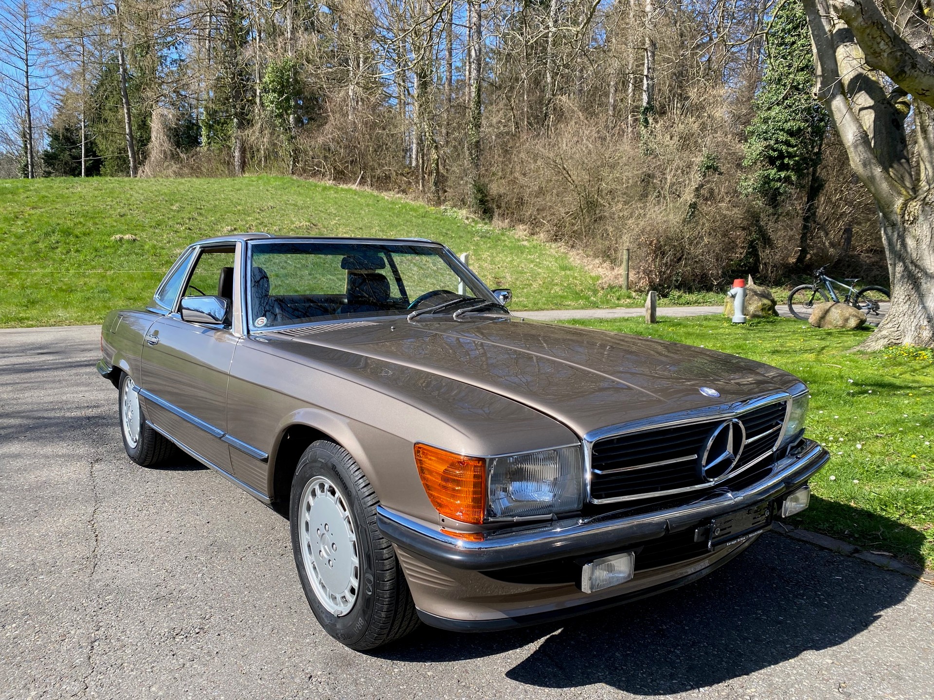 MERCEDES-BENZ SL 300 R107