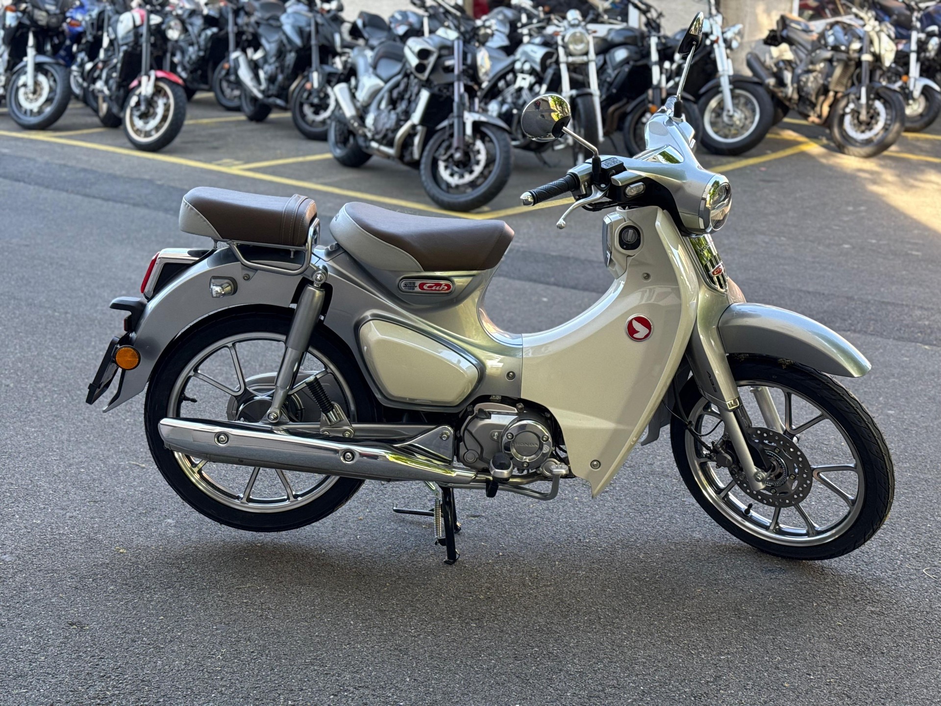 HONDA C 125 Super Cub-showroom-element-3
