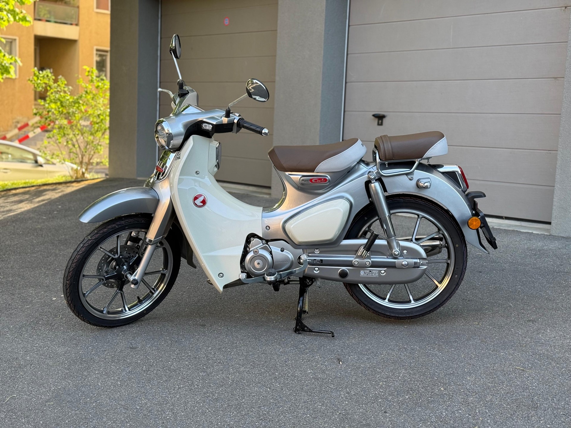 HONDA C 125 Super Cub-showroom-element-2