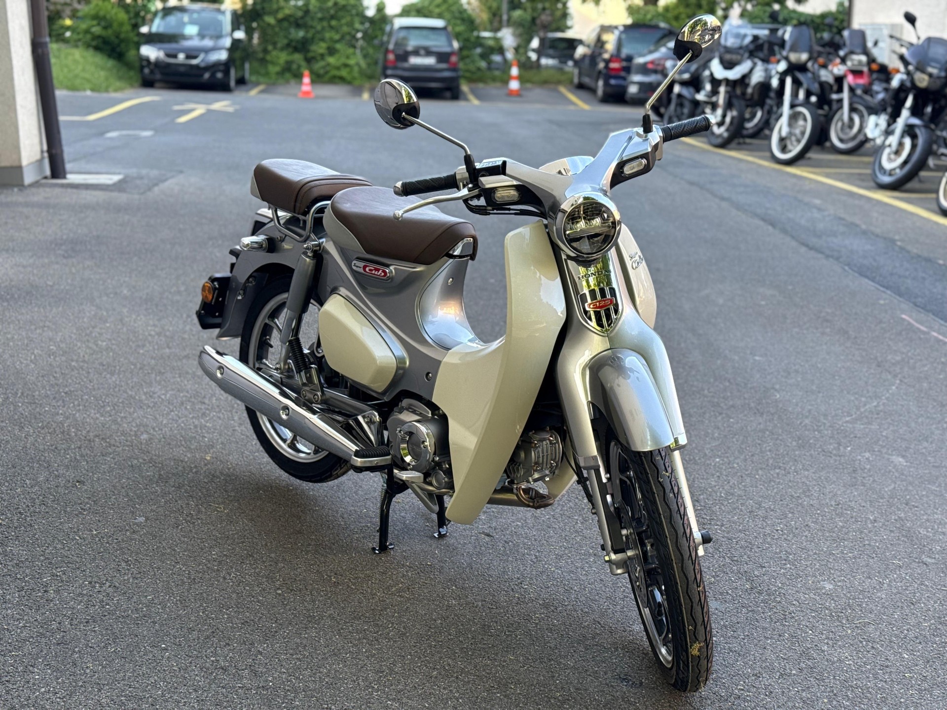 HONDA C 125 Super Cub-showroom-element-1