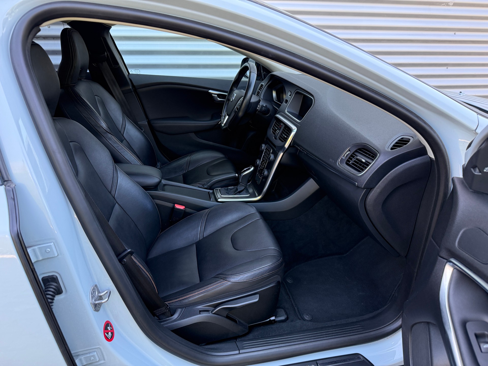 VOLVO V40 Cross Country T5 AWD Summum Geartronic-image-7