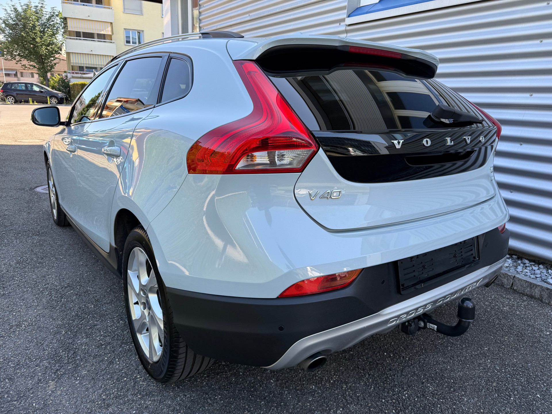 VOLVO V40 Cross Country T5 AWD Summum Geartronic-image-1