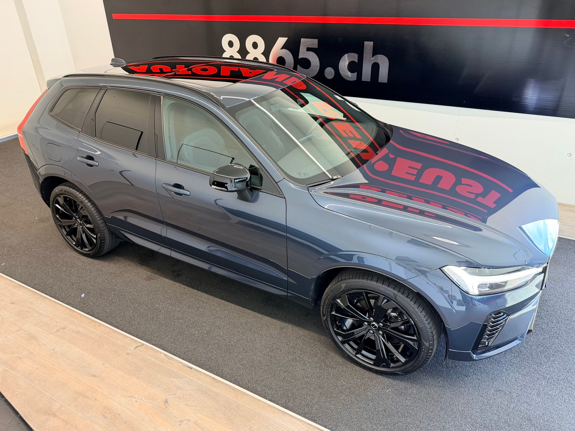 VOLVO XC60 FACELIFT B5 Benzin Mild Hybrid AWD Black Edition Geartronic-image-4