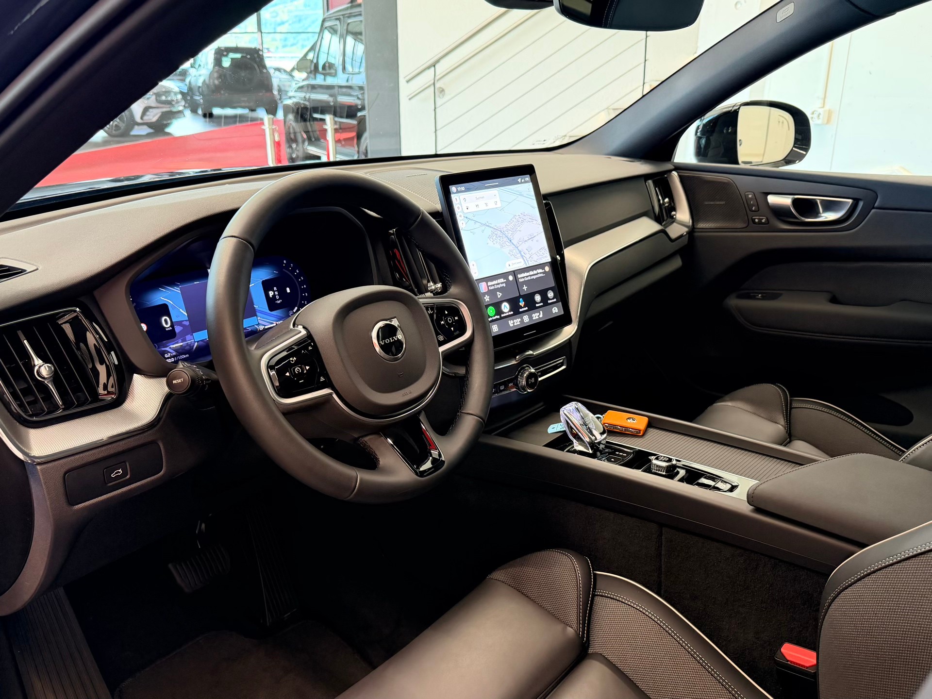 VOLVO XC60 FACELIFT B5 Benzin Mild Hybrid AWD Black Edition Geartronic-image-10