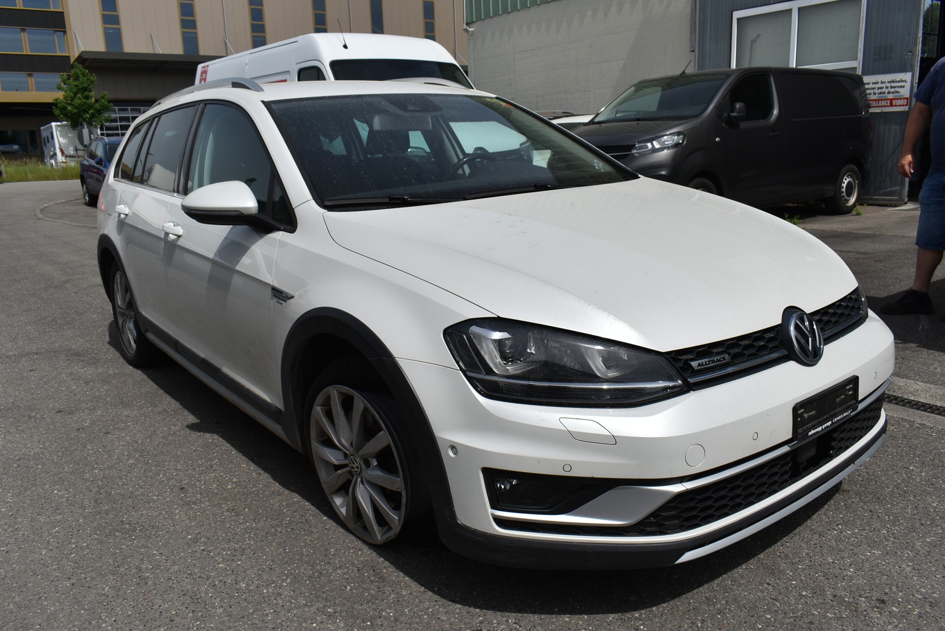 VW Golf 2.0 TDI Alltrack 4Motion-image-0