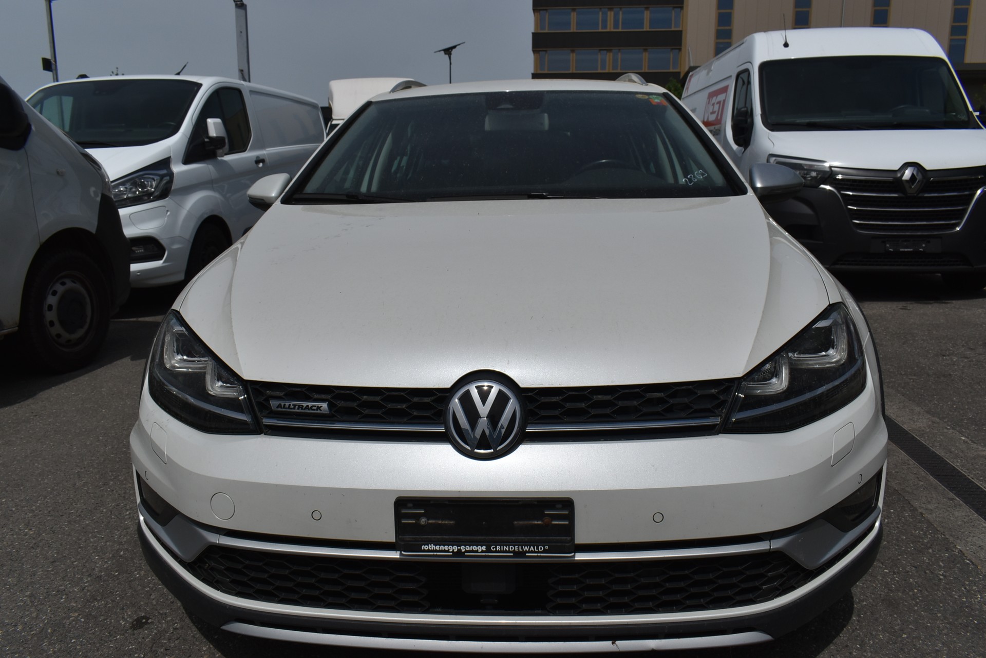 VW Golf 2.0 TDI Alltrack 4Motion-image-5