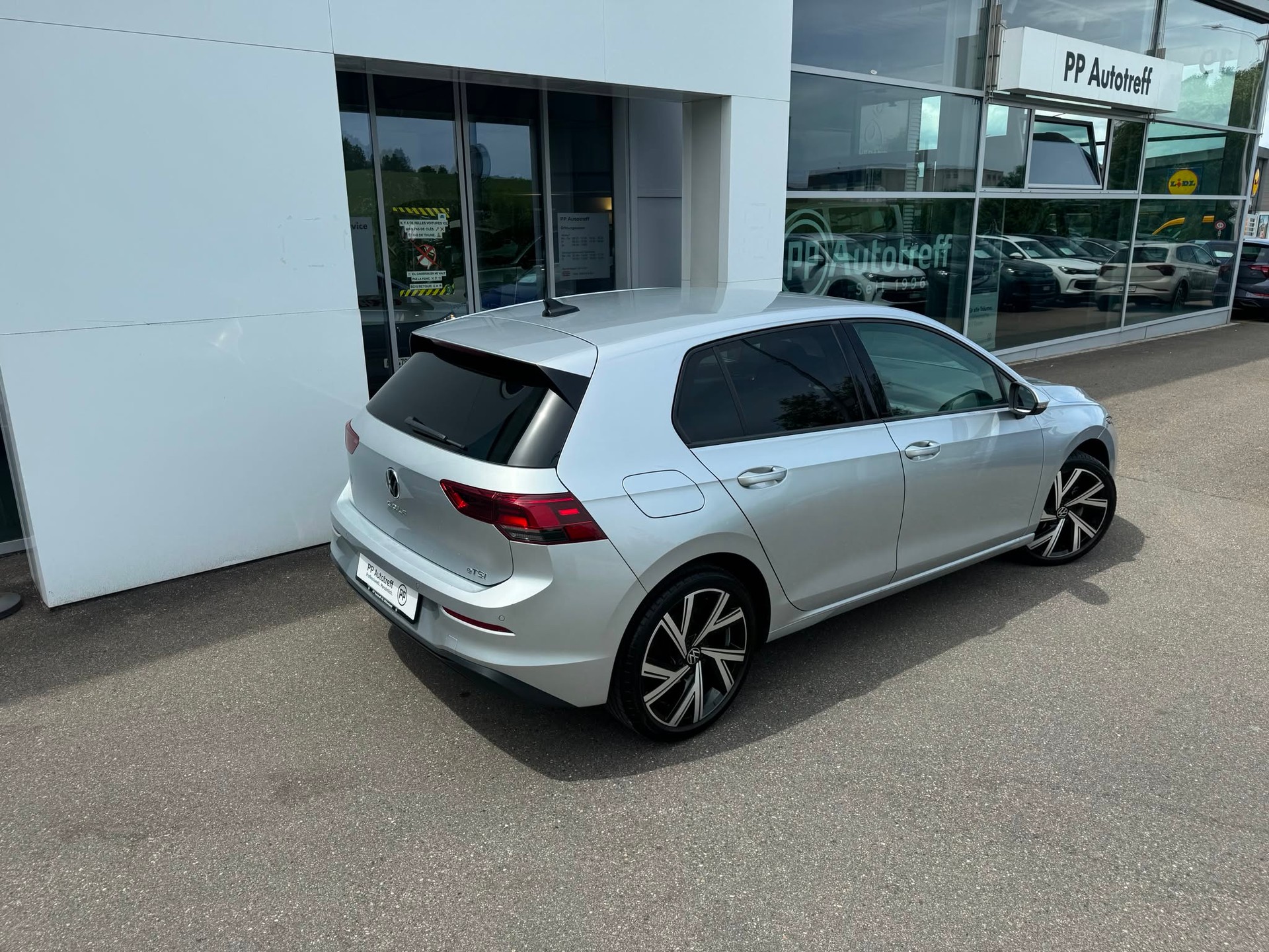 VW Golf 1.0 eTSI mHEV ACTLife DSG-image-3