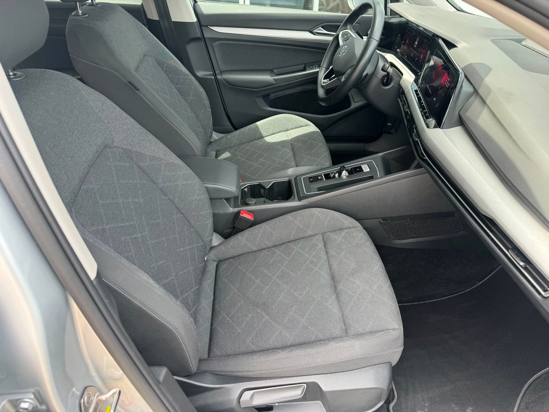 VW Golf 1.0 eTSI mHEV ACTLife DSG-image-2