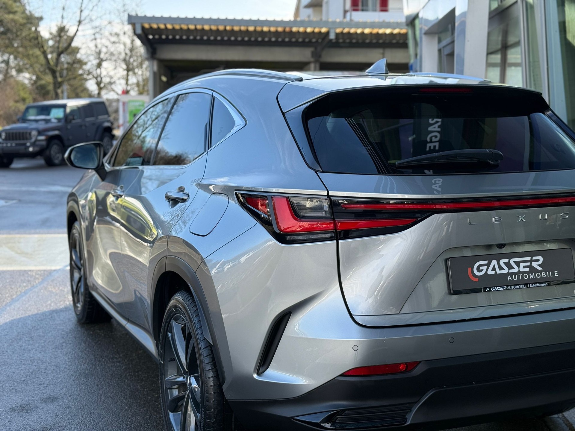 LEXUS NX 350h E-FOUR Premium+-image-4