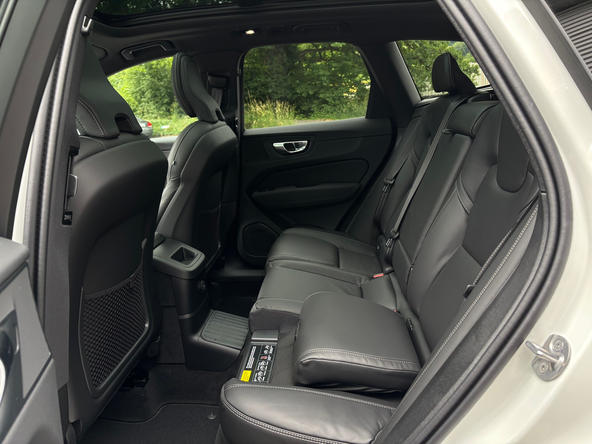 VOLVO XC60 2.0 T8 TE Black Edition eAWD-image-11
