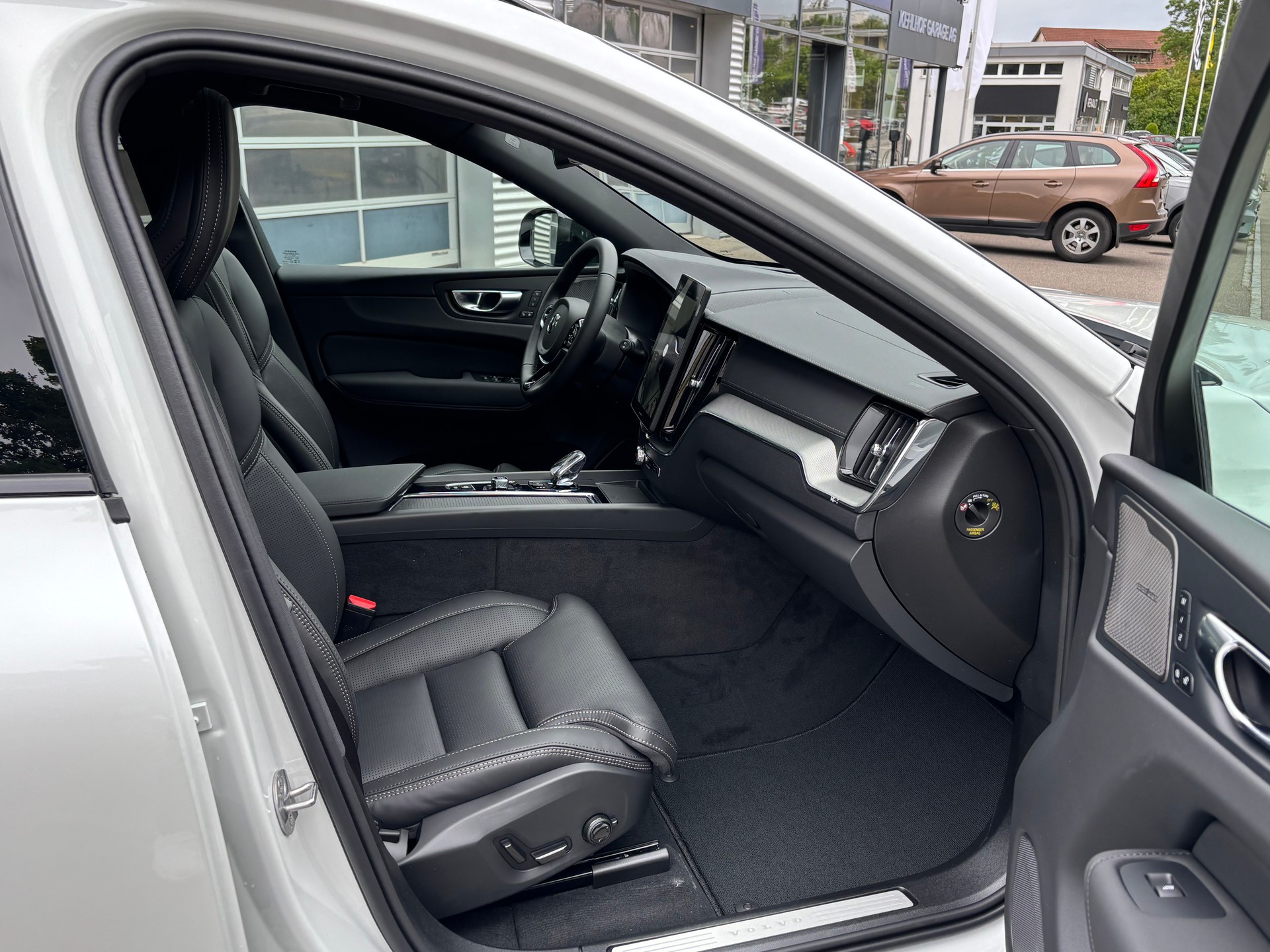 VOLVO XC60 2.0 T8 TE Black Edition eAWD-image-6