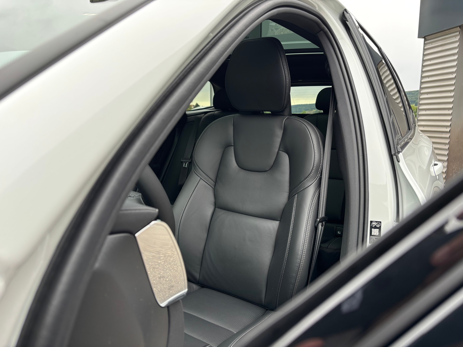 VOLVO XC60 2.0 T8 TE Black Edition eAWD-image-3
