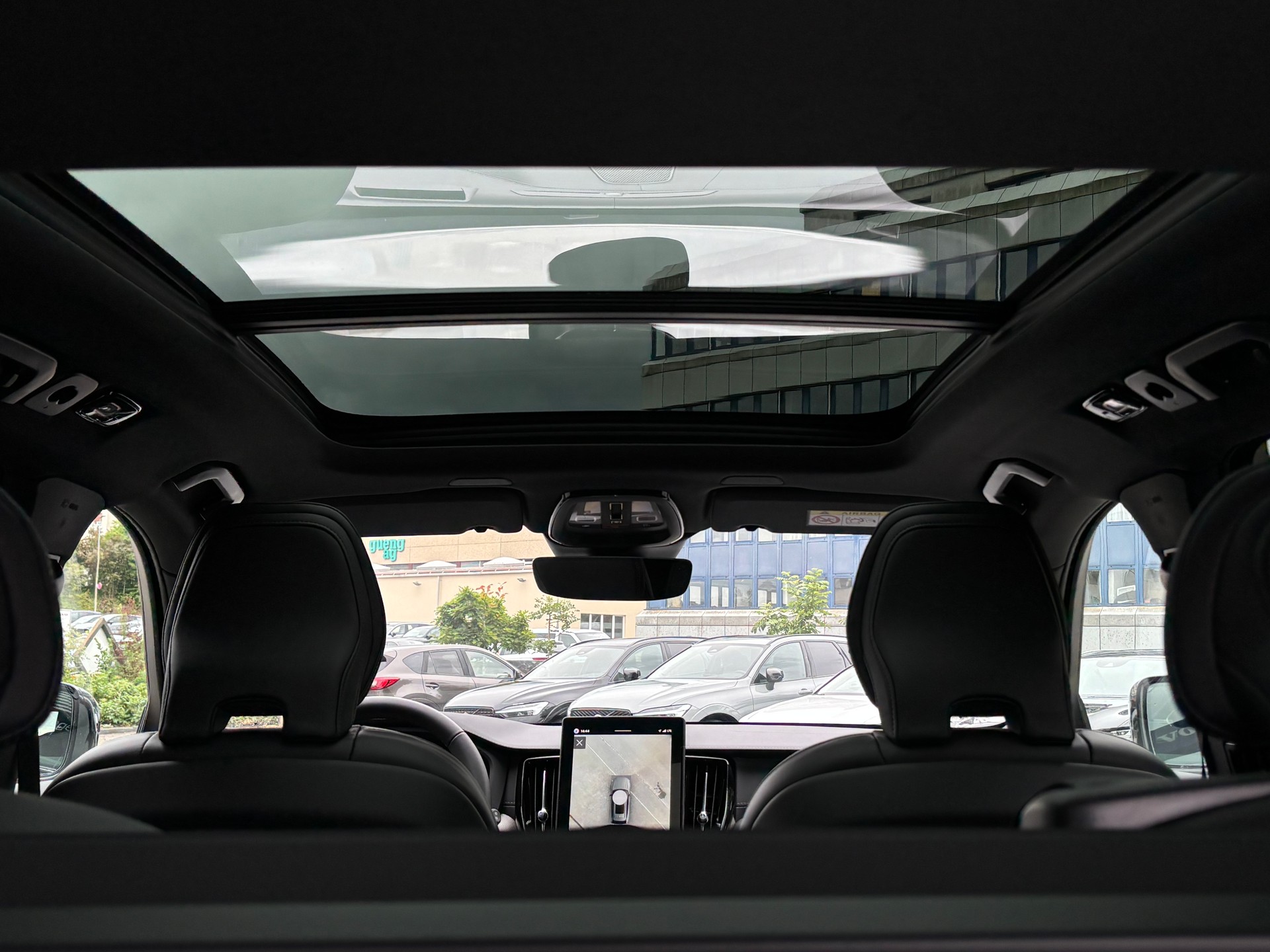 VOLVO XC60 2.0 T8 TE Black Edition eAWD-image-10