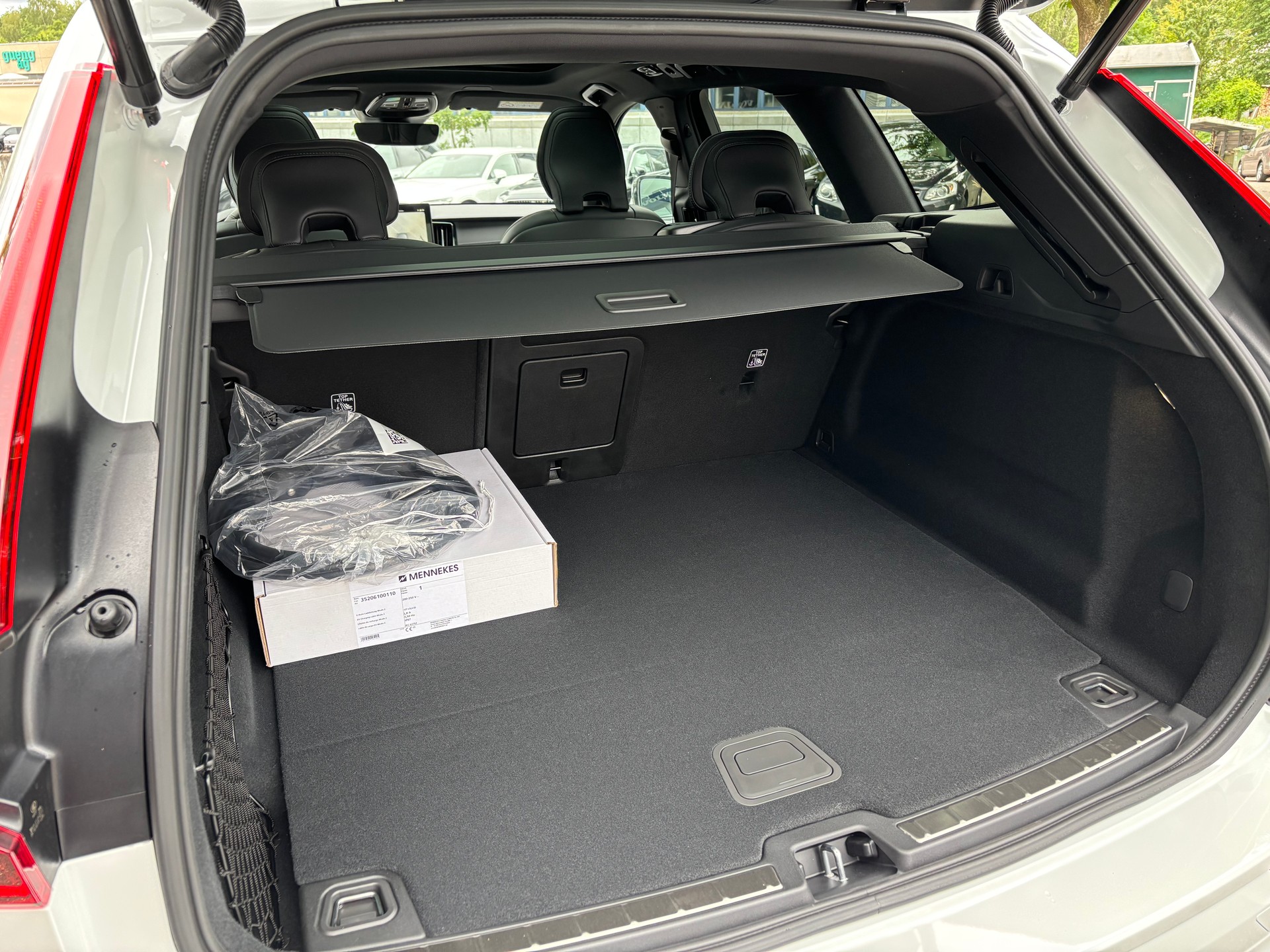 VOLVO XC60 2.0 T8 TE Black Edition eAWD-image-9