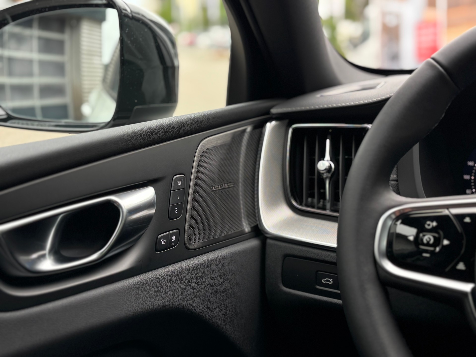 VOLVO XC60 2.0 T8 TE Black Edition eAWD-image-15