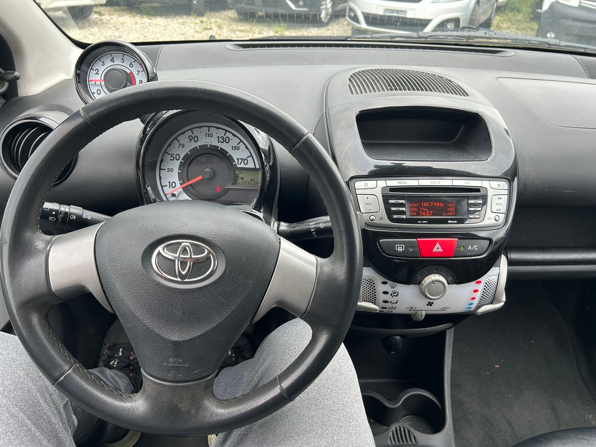 TOYOTA Aygo 1.0 VVT-i Terra-image-6
