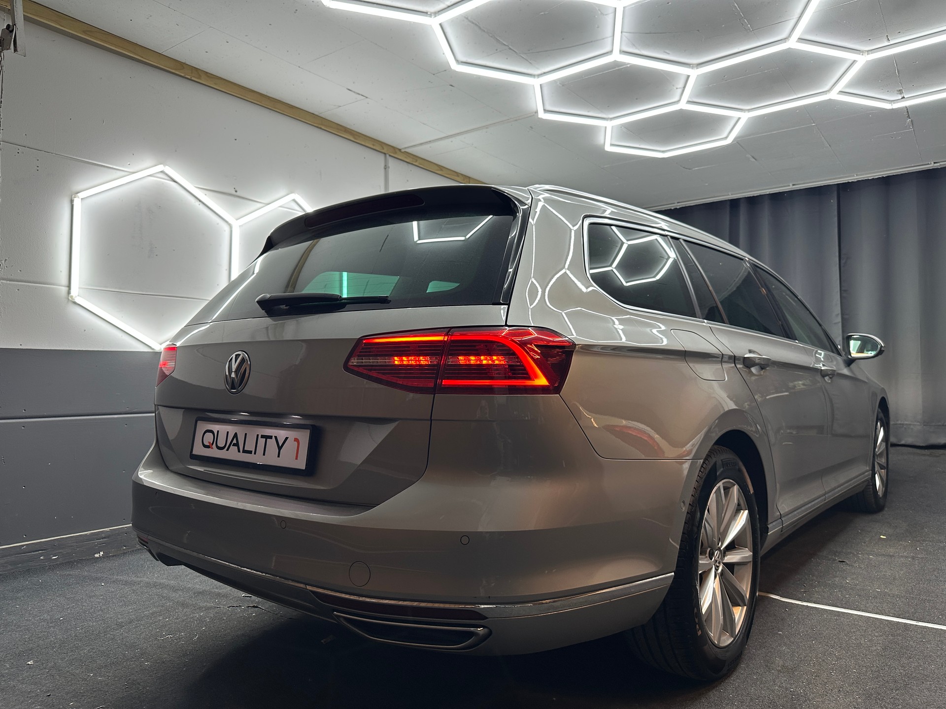 VW Passat Variant 2.0 TDI BMT High. DSG 4Motion-image-5